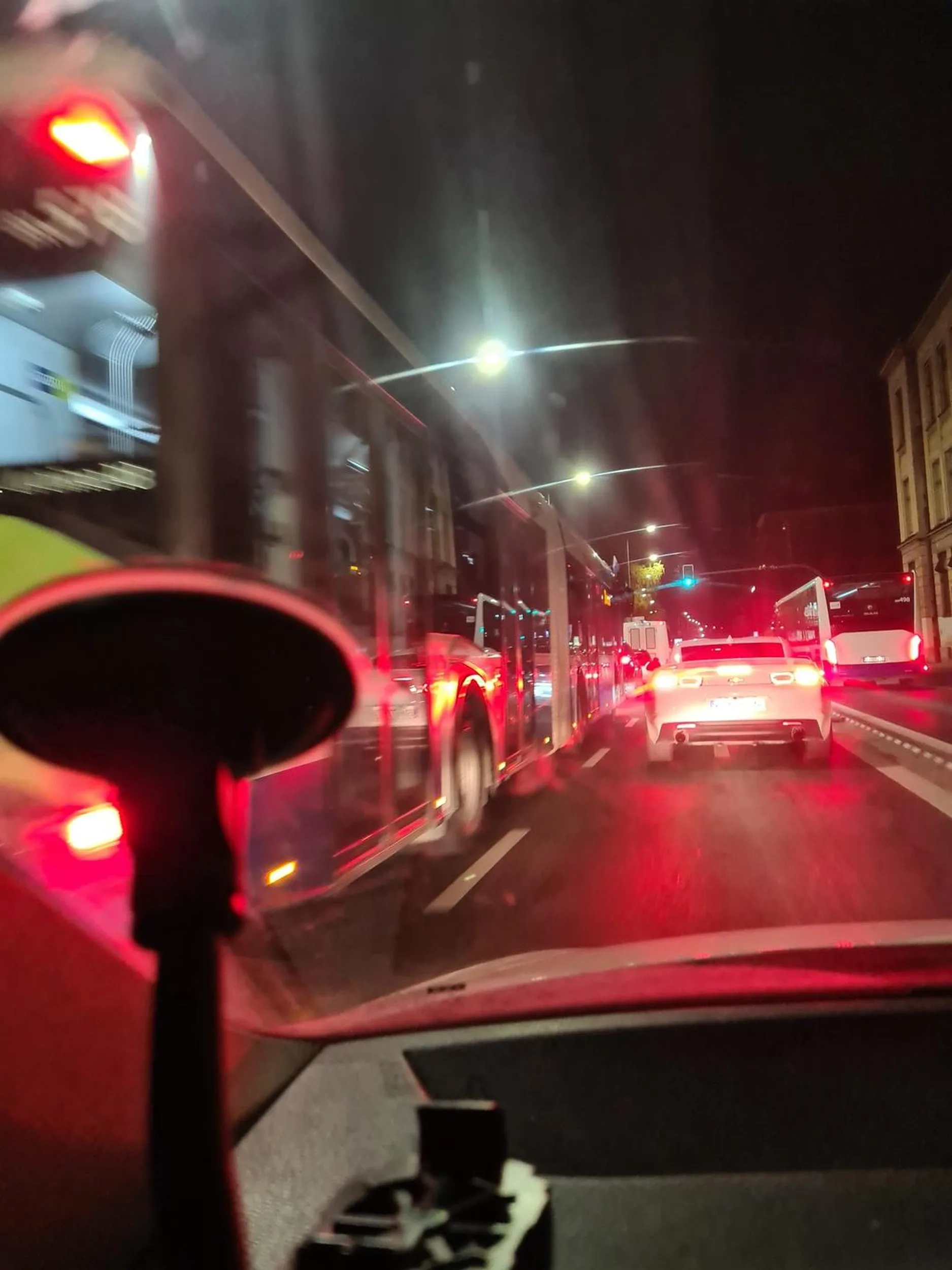 Kierowca wymusza pierwszeństwo