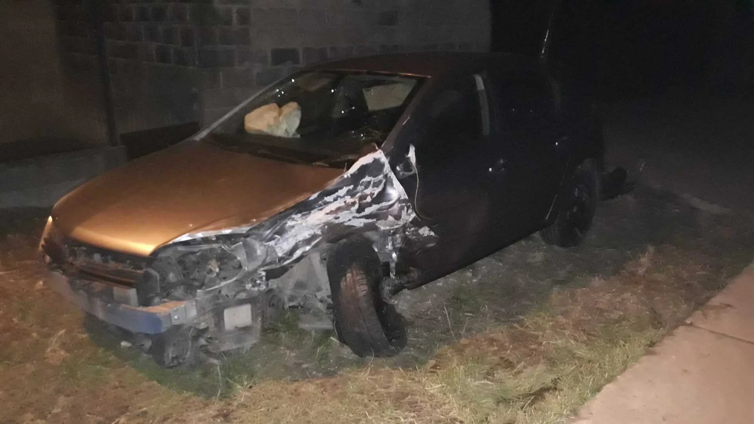 Porzucony i Roz...any Na Amen Opel Astra, Stoi Za Stodołą w Michałowie (Województwo Świętokrzyskie, Powiat Pińczowski).