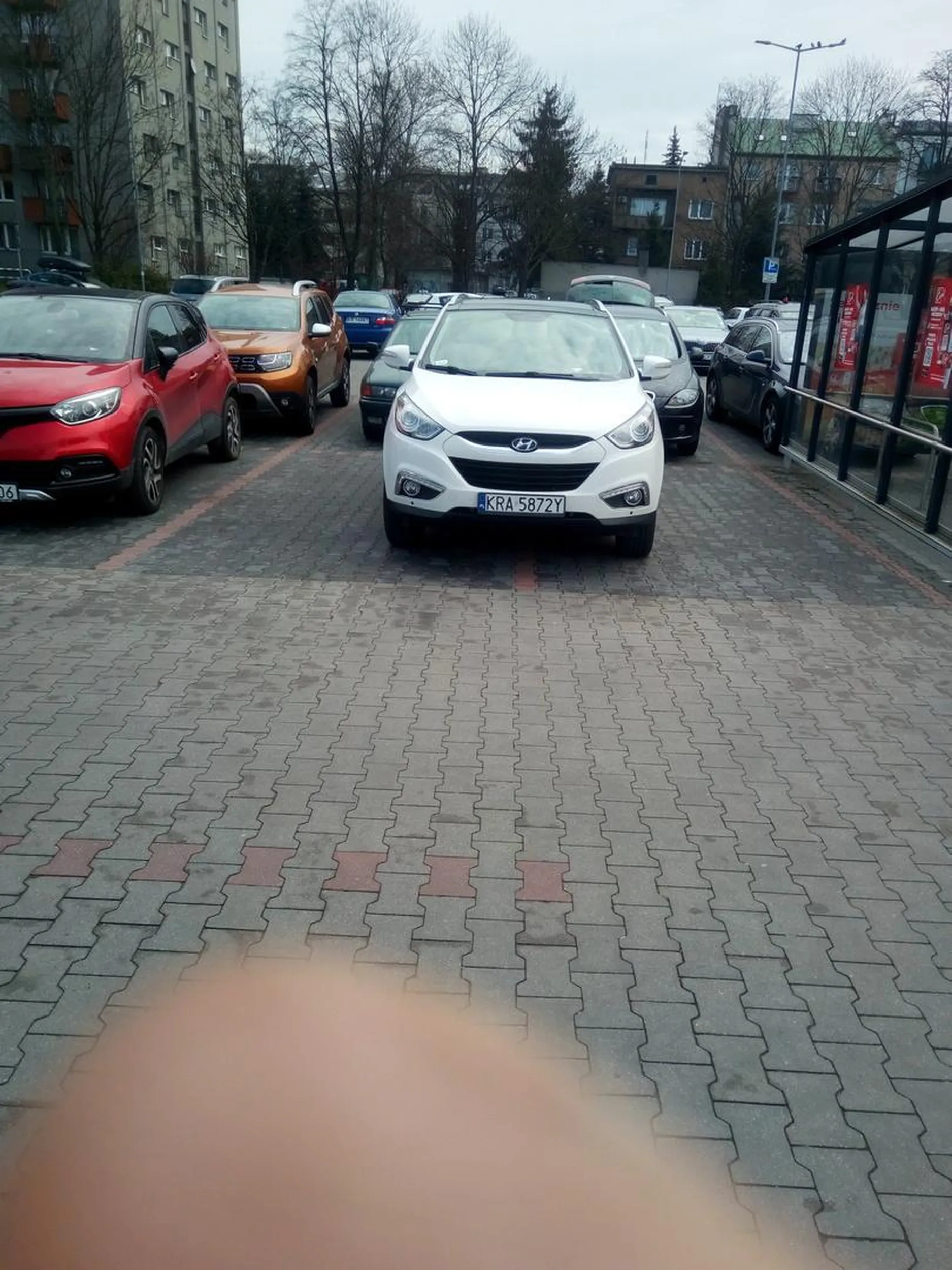 Parking pod sklepem na Bratysławskiej