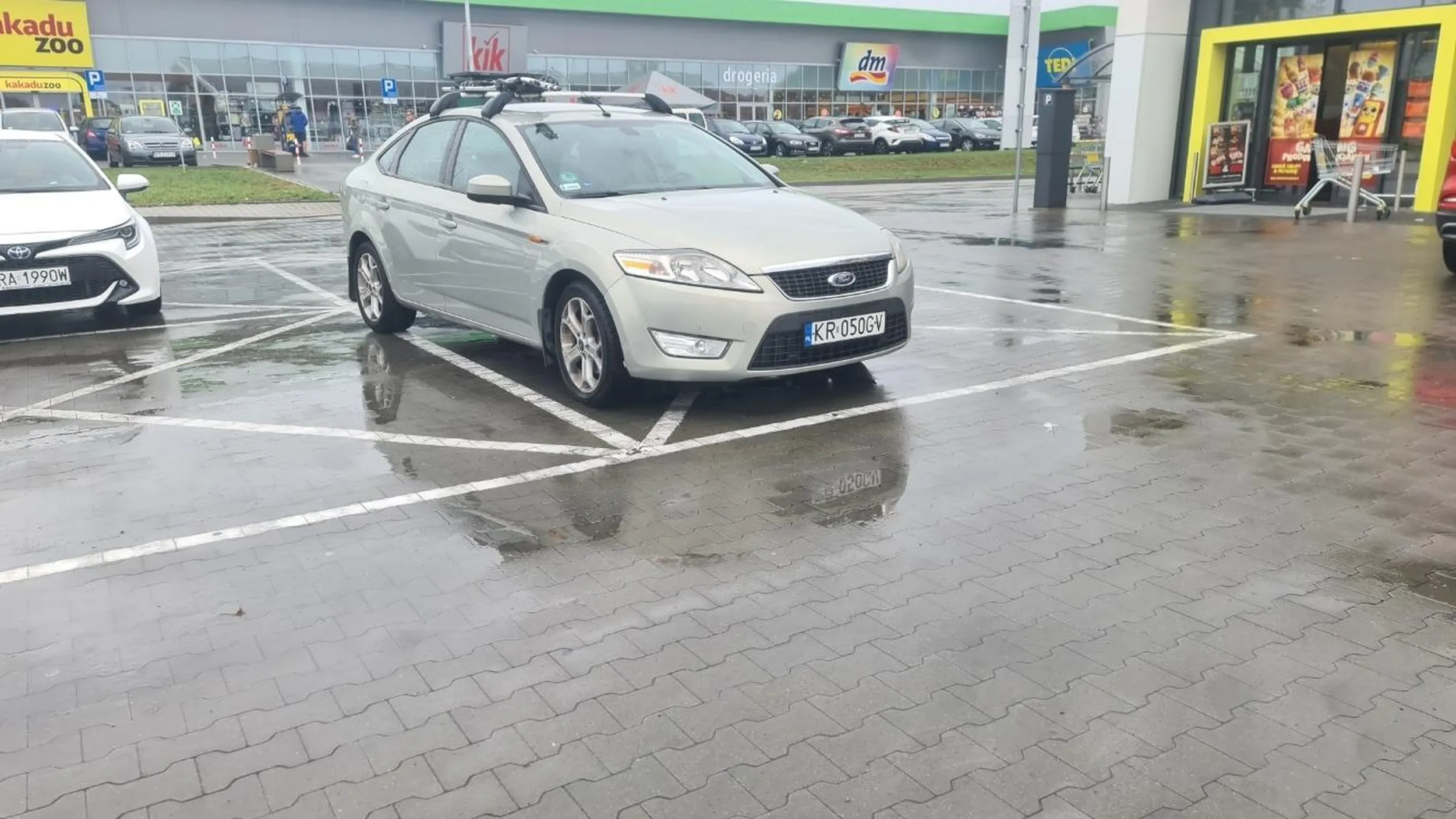 Co będę daleko parkował skoro pada ?