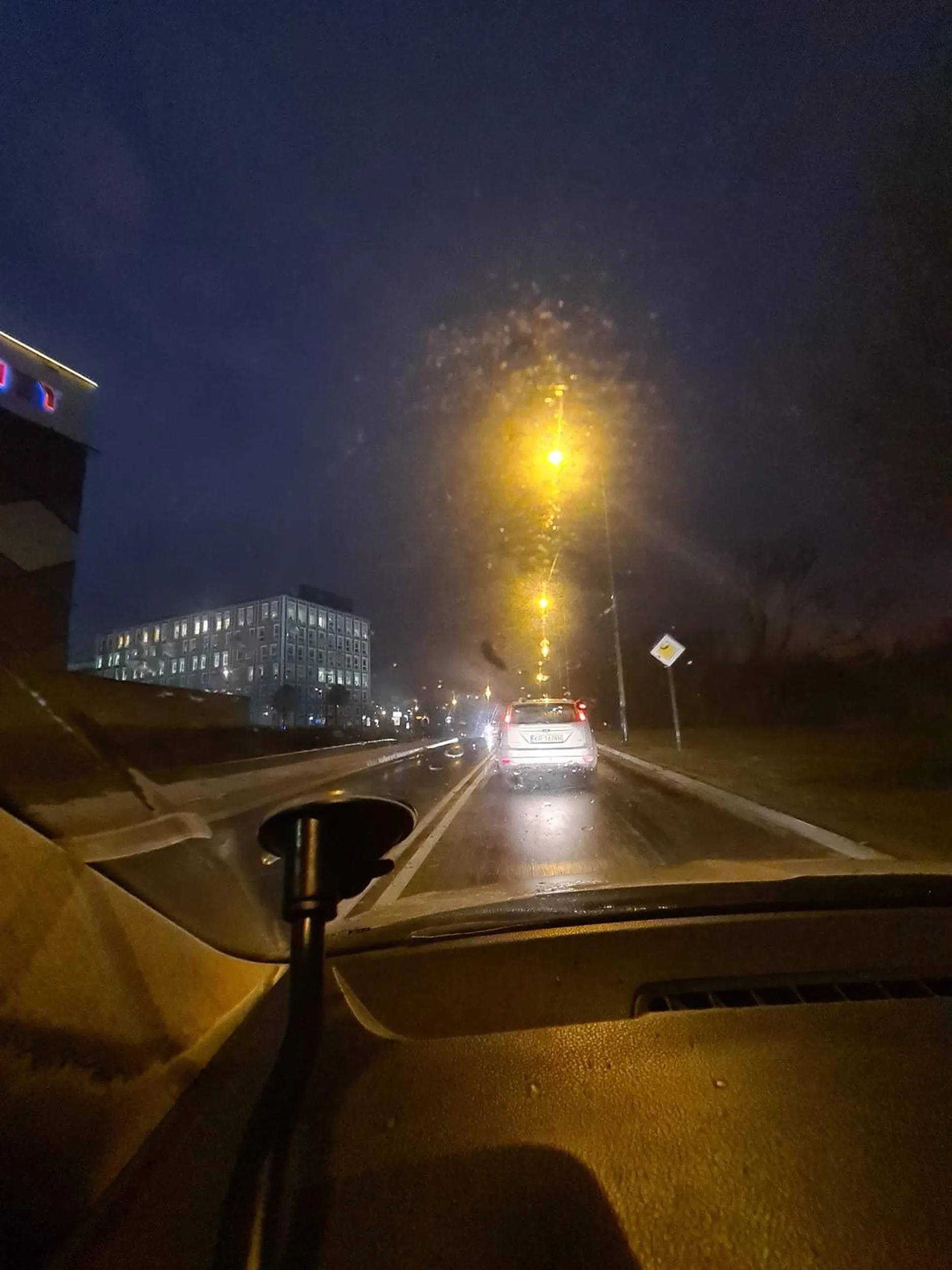 Kierowca wymusza pierwszeństwo