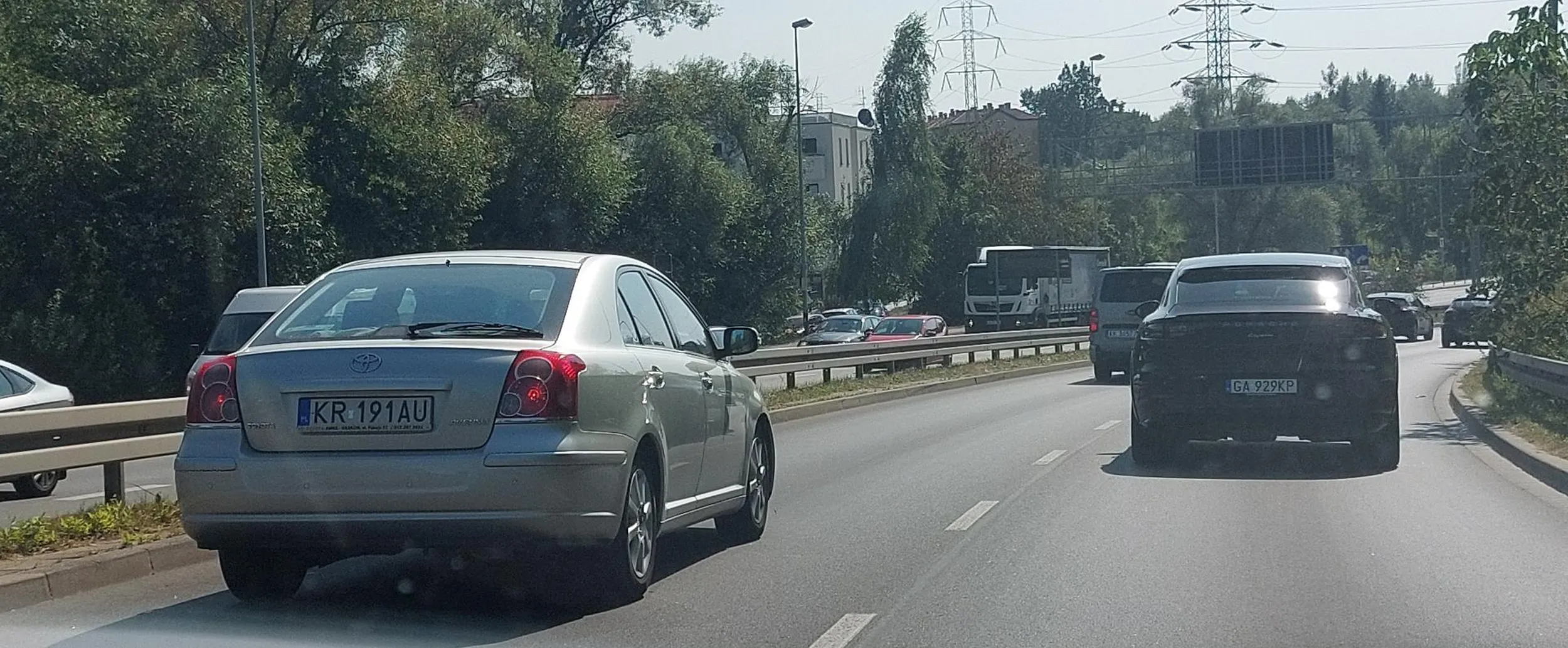 Mistrz lewego pasa, nie odpuszcza.