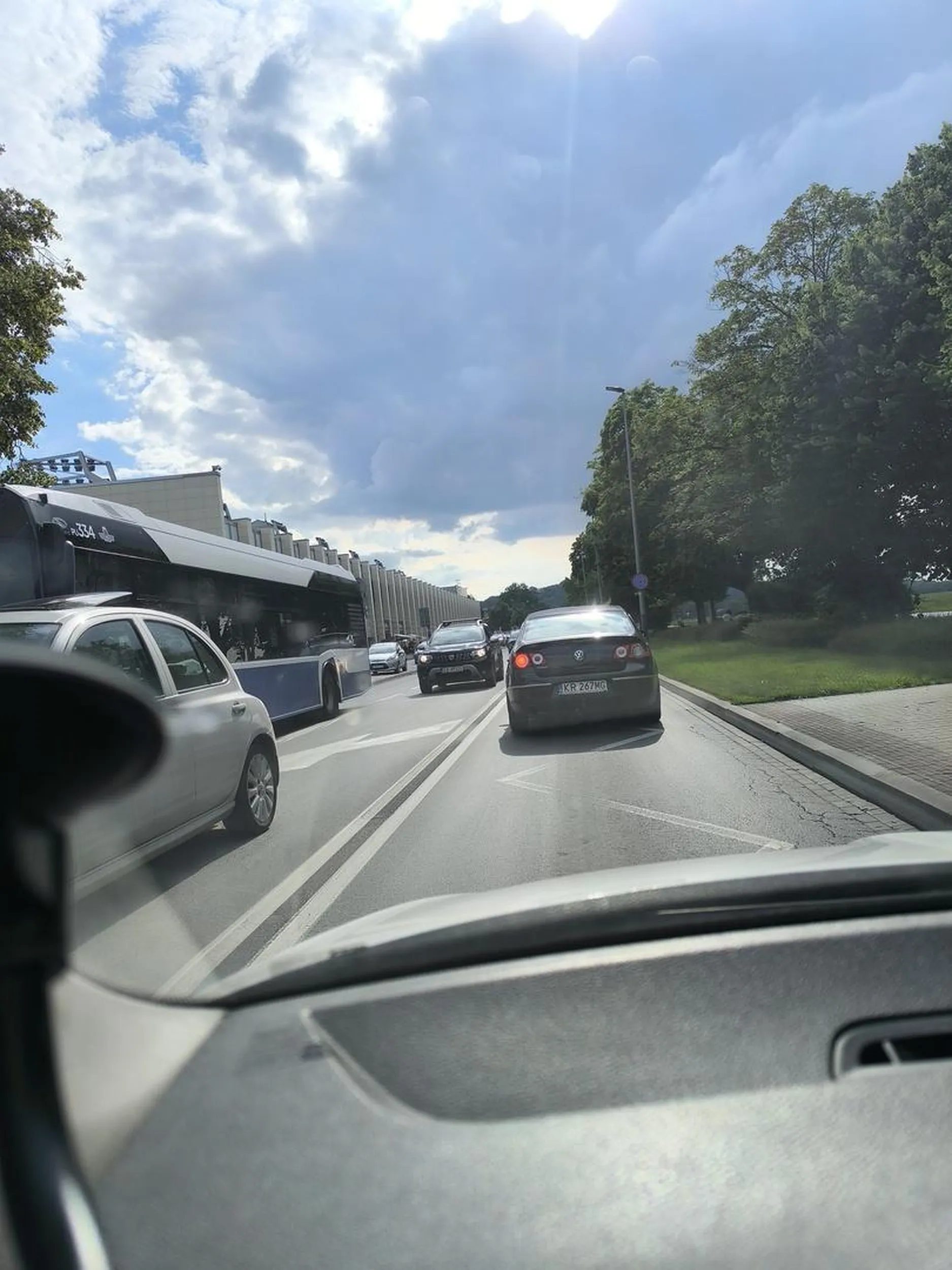 Kierowca wymusza pierwszeństwo