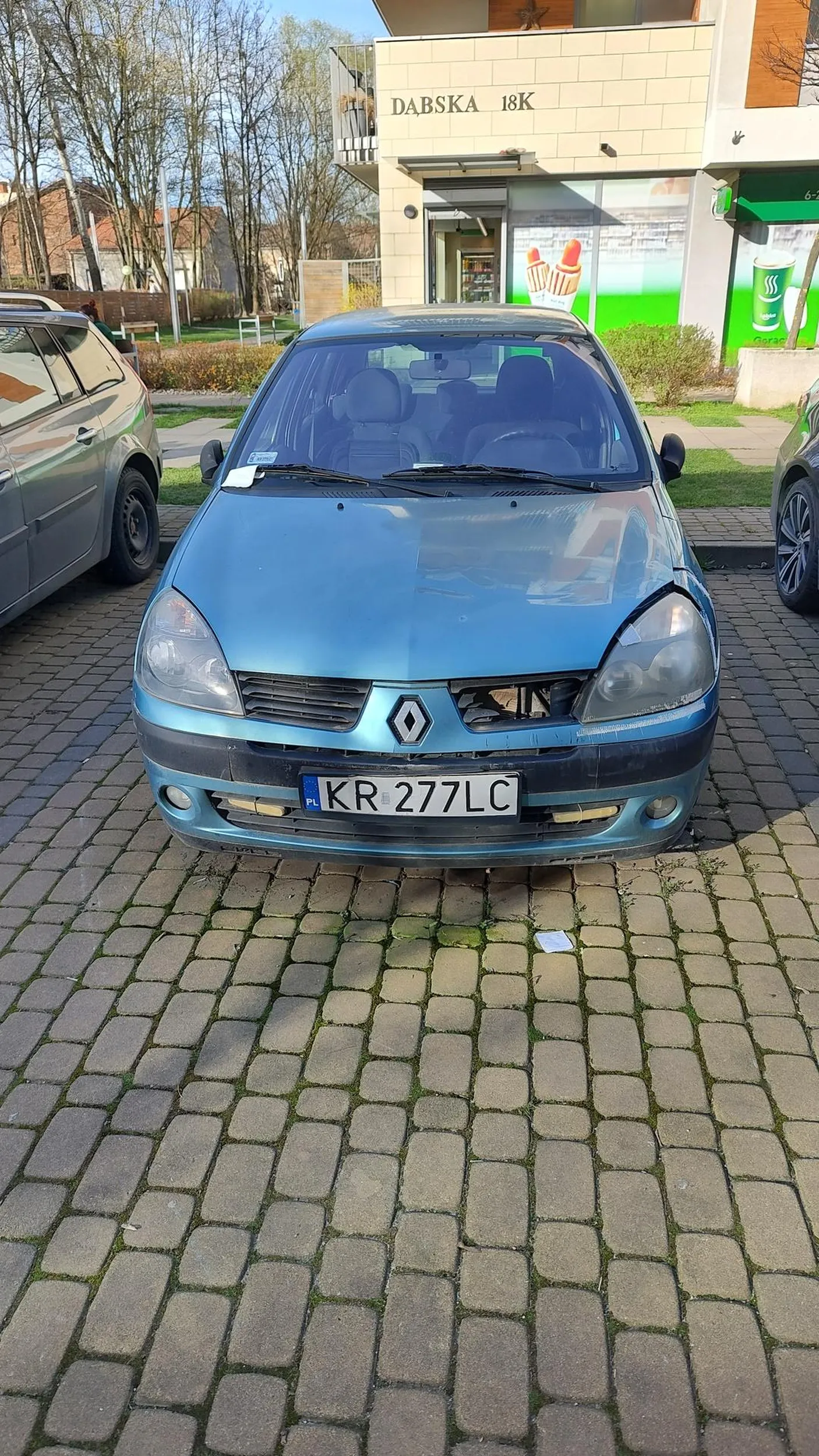 Auto stoi i stoi nieużywane od paru lat. Włascicielowi na aucie nie zależy i nie chce go zezłomować