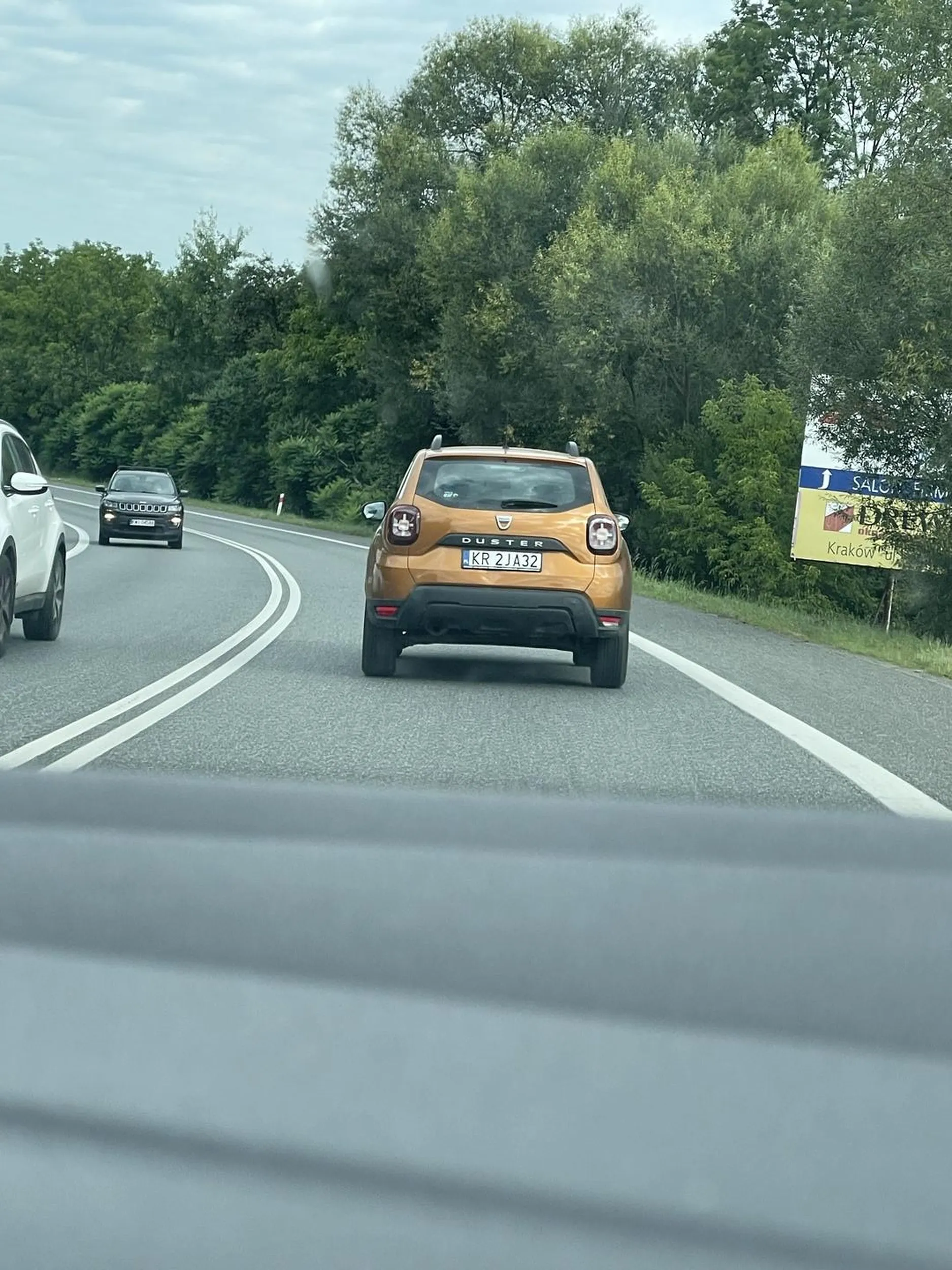 Jeździ jak pizd4! 20-30m odstępu między samochodami w korku + przyspiesza jak ktoś chce go wyprzedzić