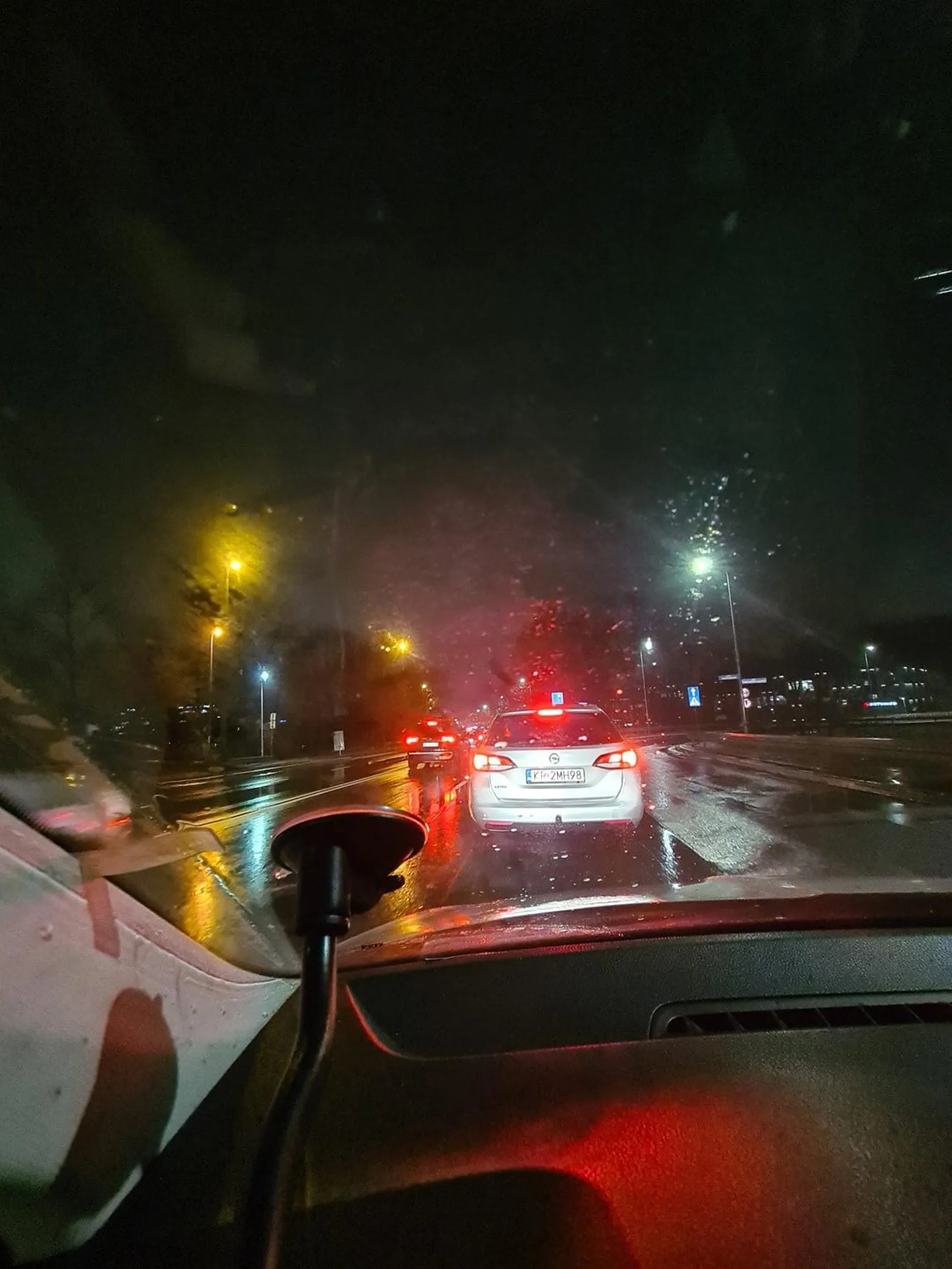 Kierowca wymusza pierwszeństwo