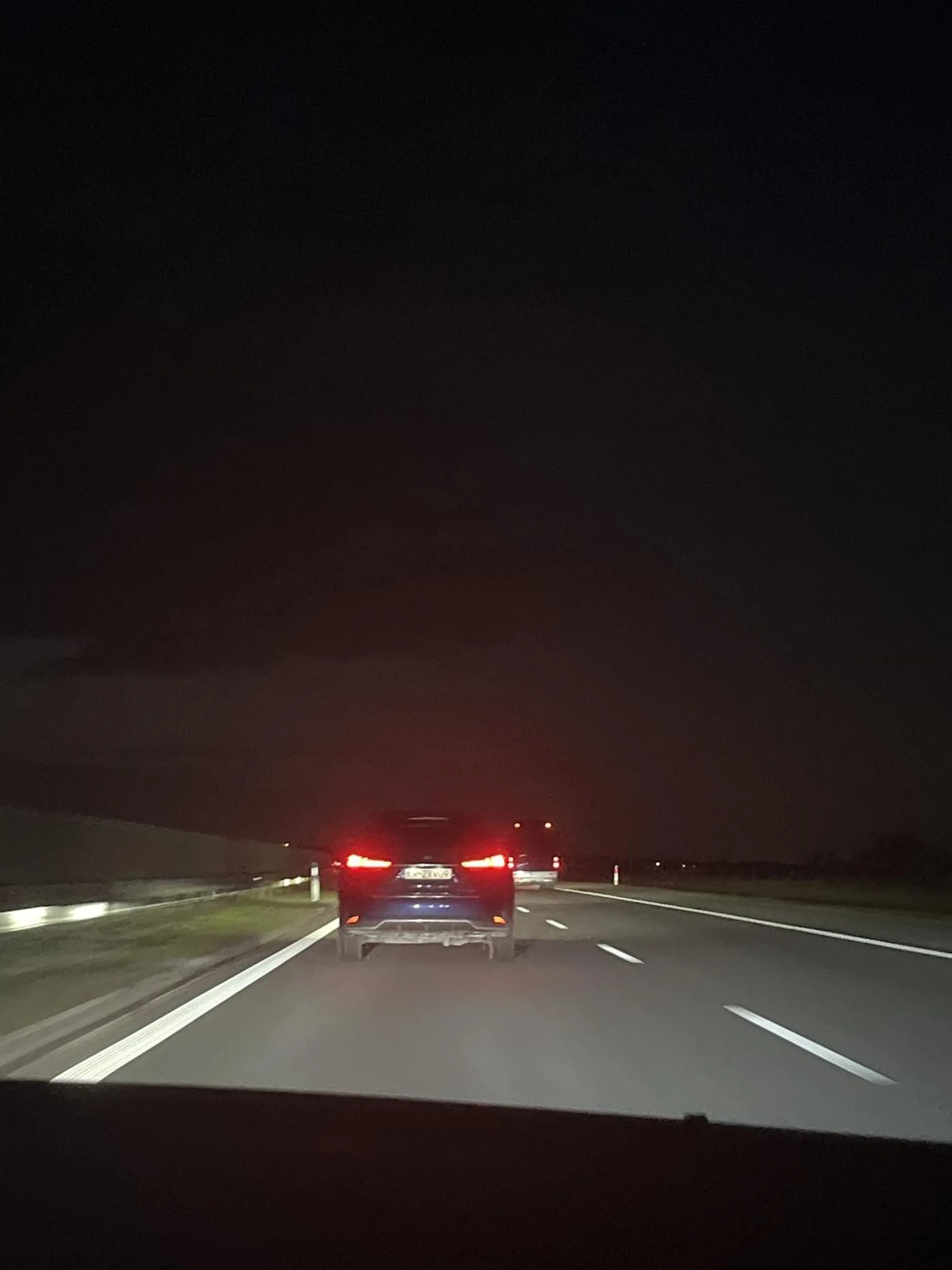 Może zjechałbyś czasami na prawy pas?