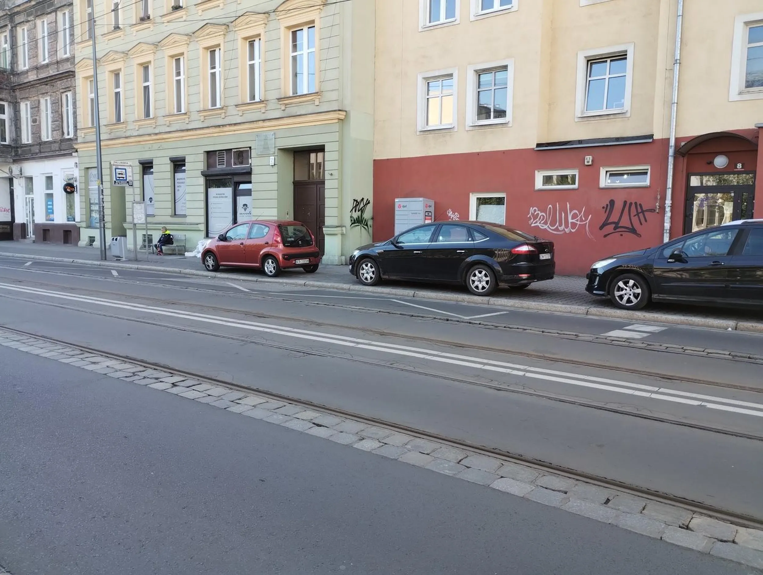 Pasażerowie komunikacji miejskiej we Wrocławiu pozdrawiają. Pisemne podziękowania oraz pamiątkowy dyplom za kilkunastodniowe utrudnianie życia przekażemy za pośrednictwem Straży Miejskiej.