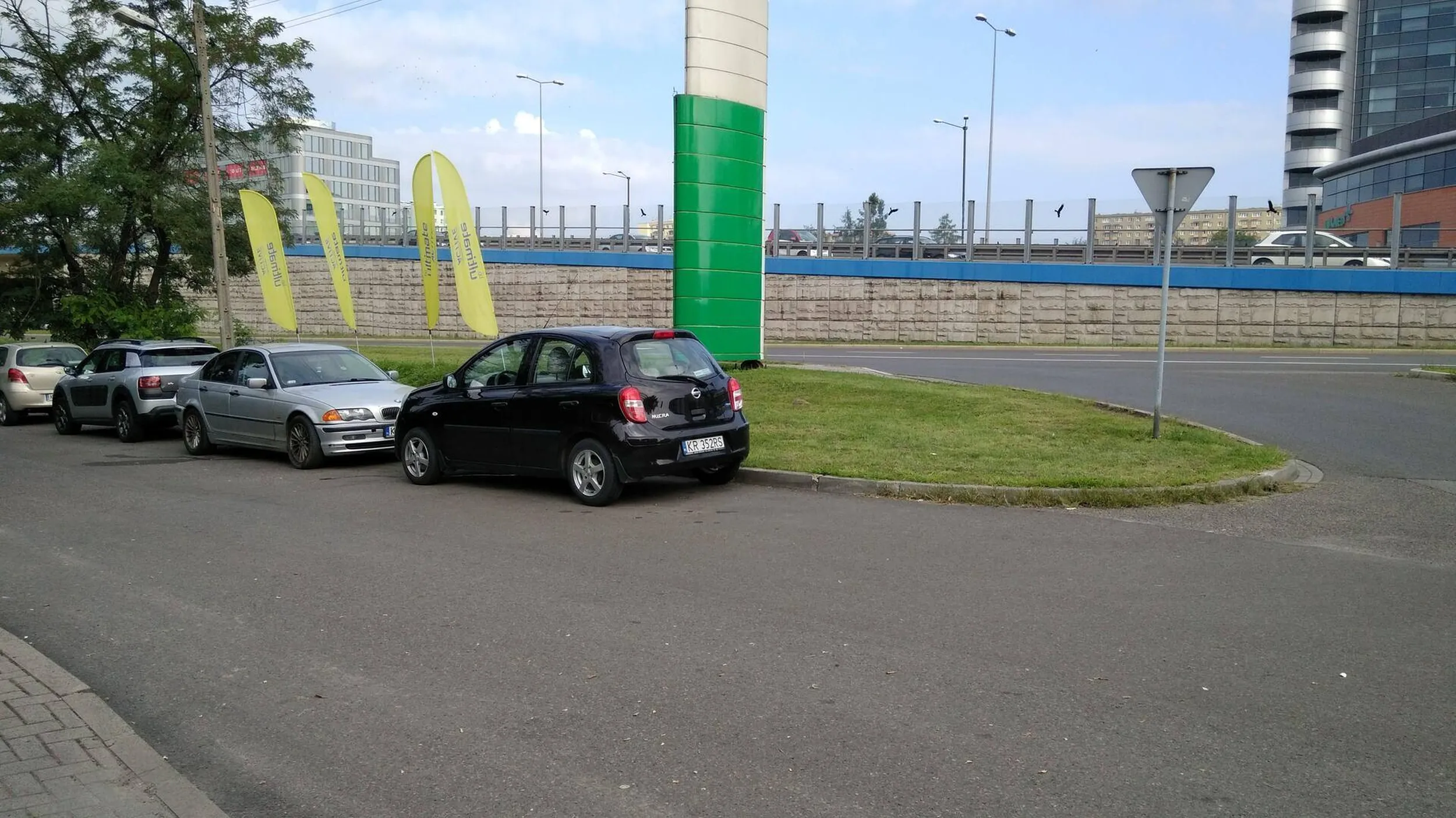 Parkowanie za blisko skrzyżowania.