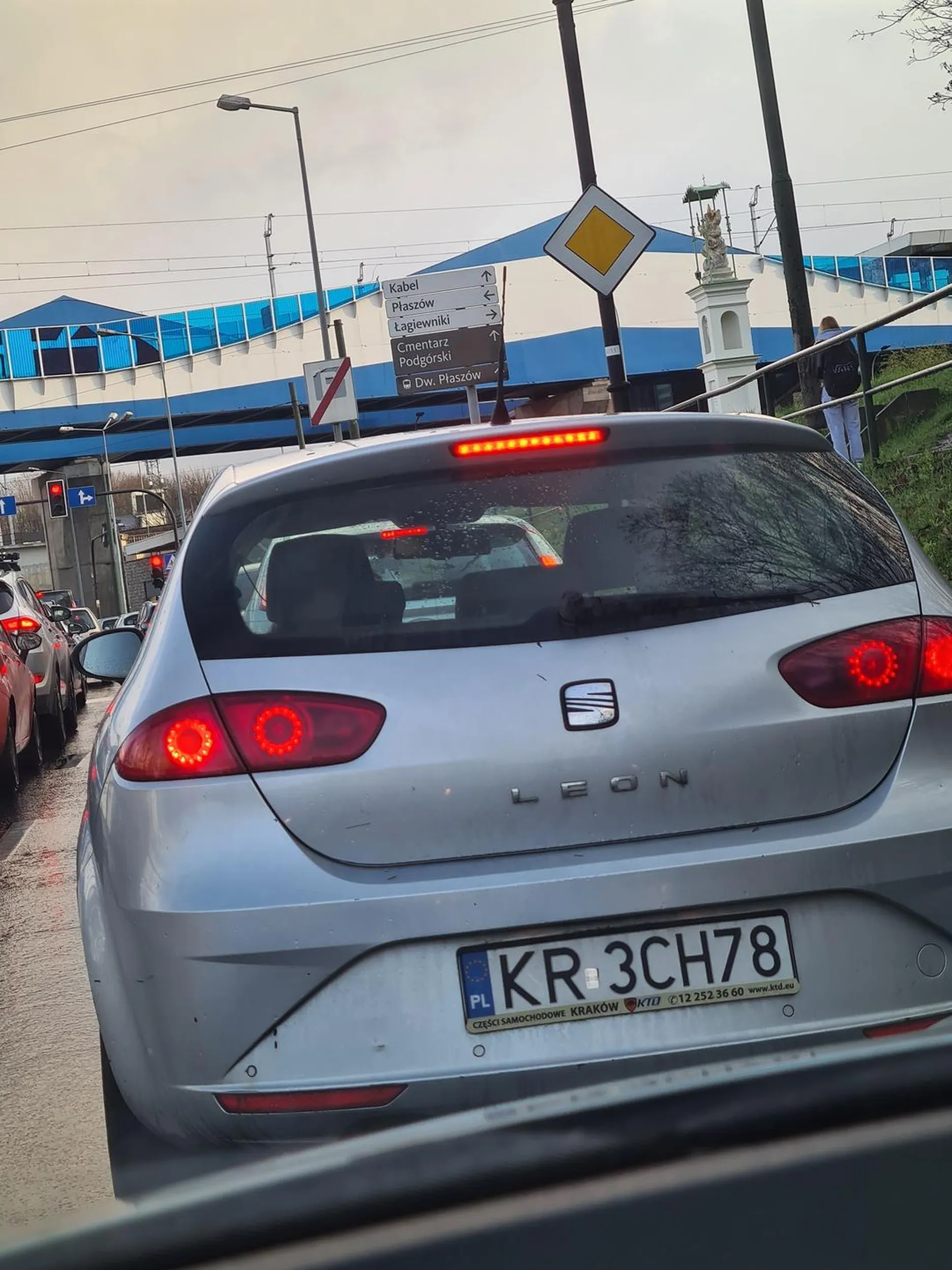 Kierowca jeździ niebezpiecznie