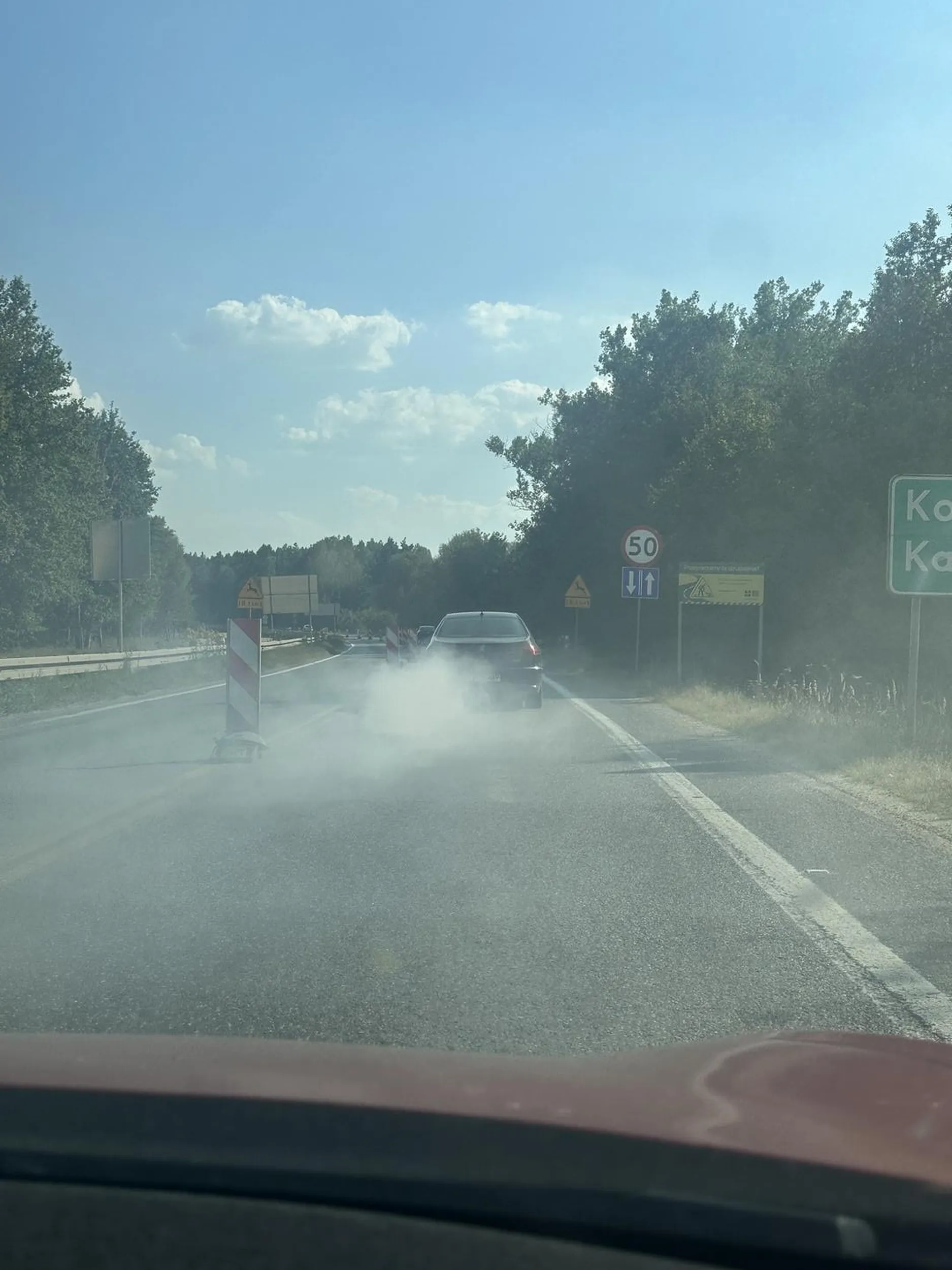 Napraw se chłopie auto, ludzi trujesz. pierdol… zadymiarz