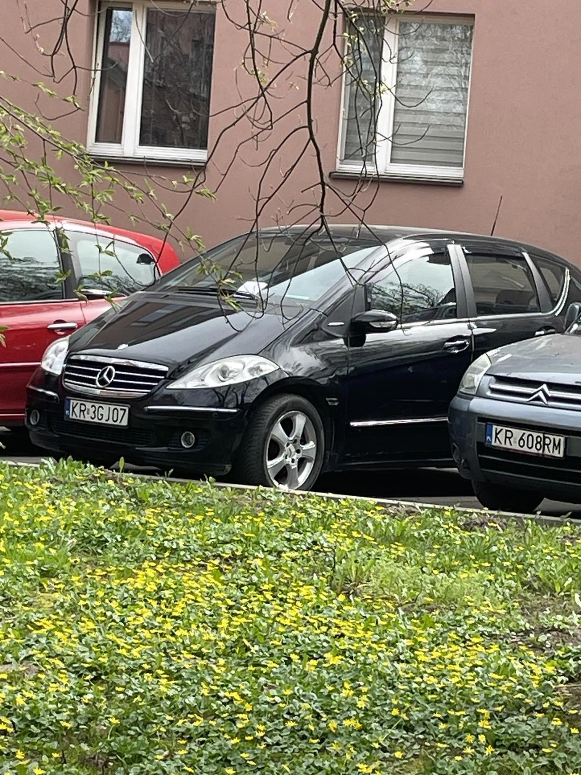 Zajechał z parkingu porysował mi auta