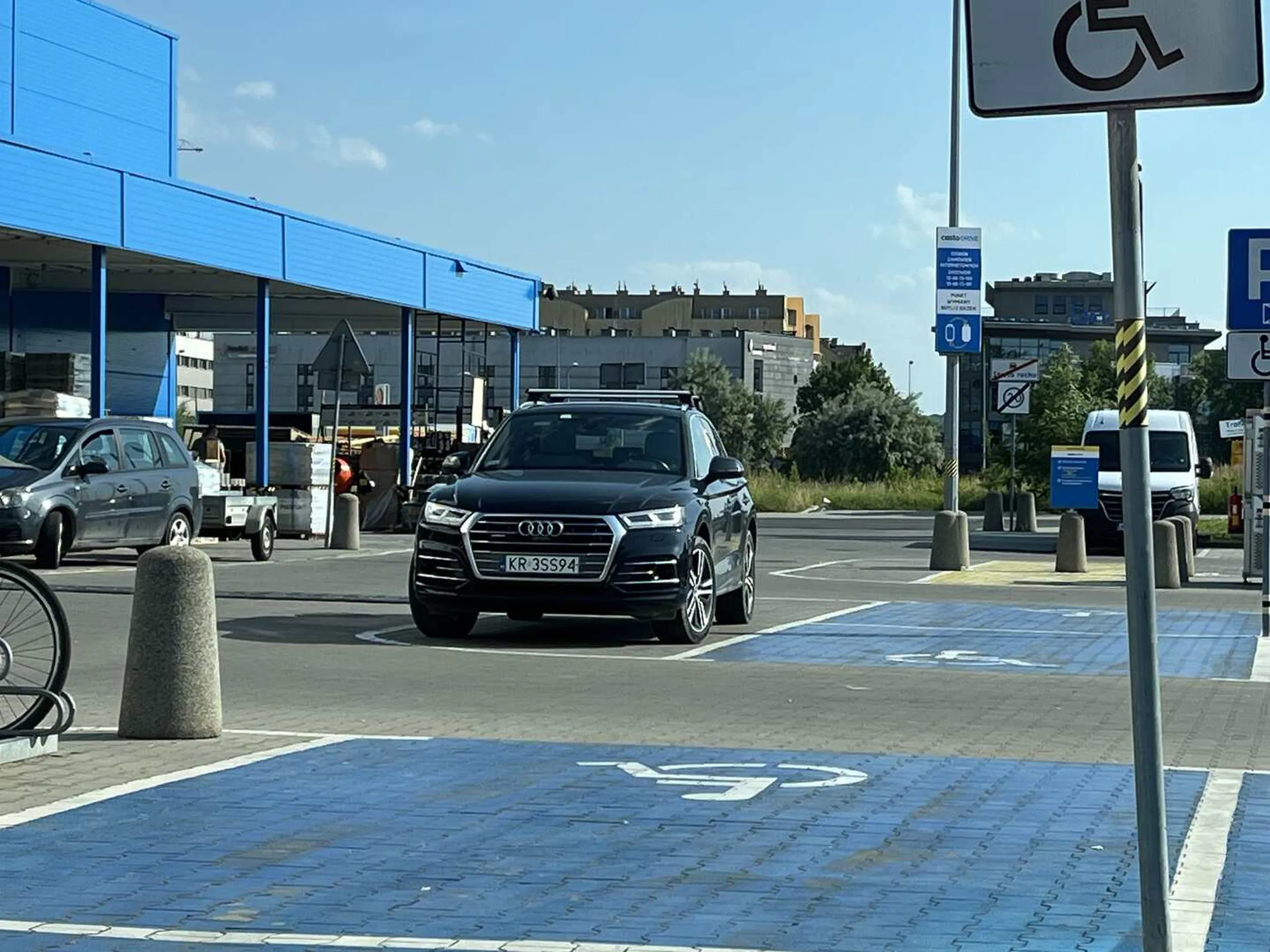 Nowa usługa w Castoramie: miejsce specjalne dla kierowców Audi obok niepełnosprawnych!
