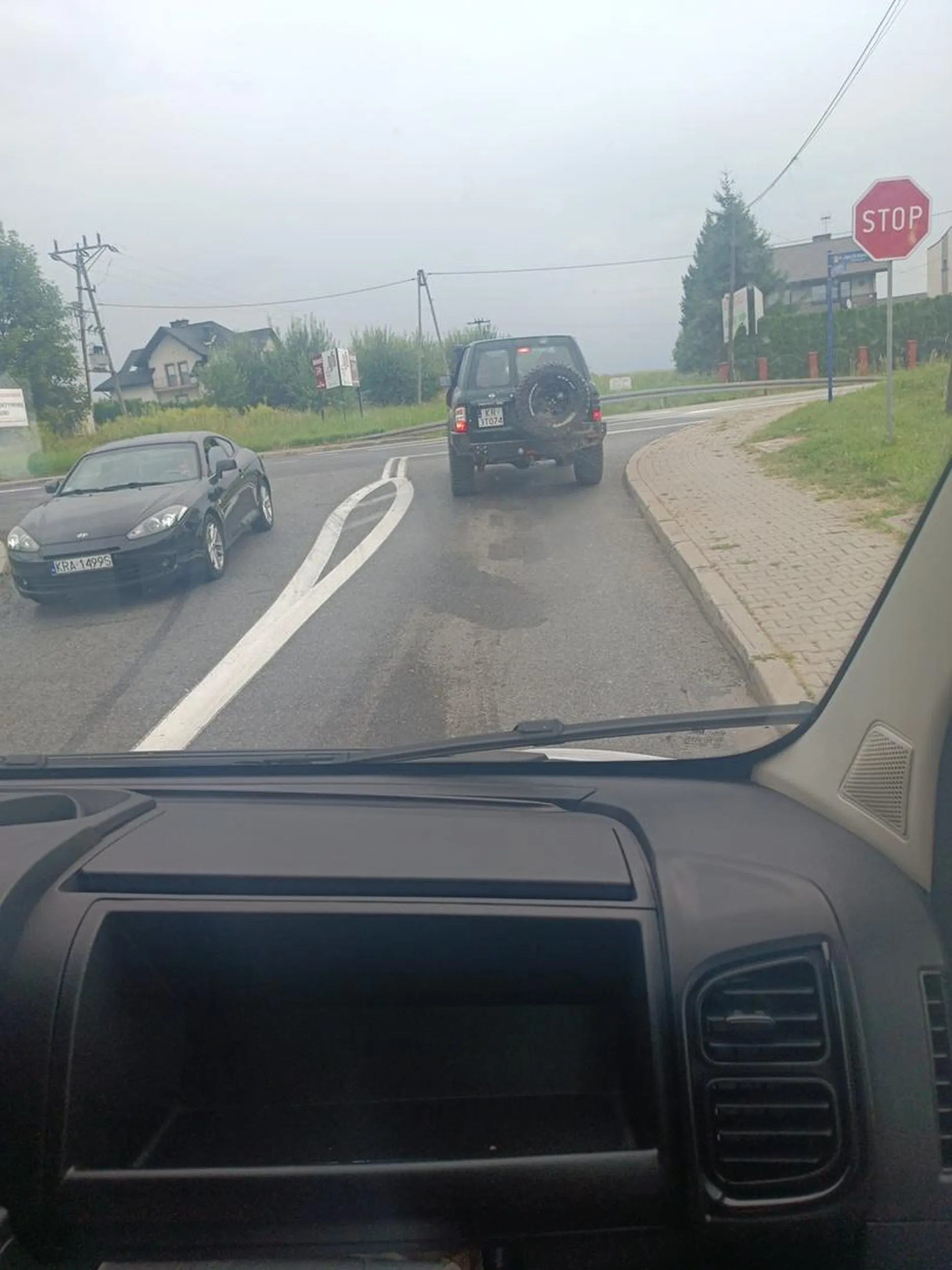 Burak, zero kultury, dziecko na kolanach u żonki, śmieci wyrzucane przez okno... Skąd takie śmieci się biorą?