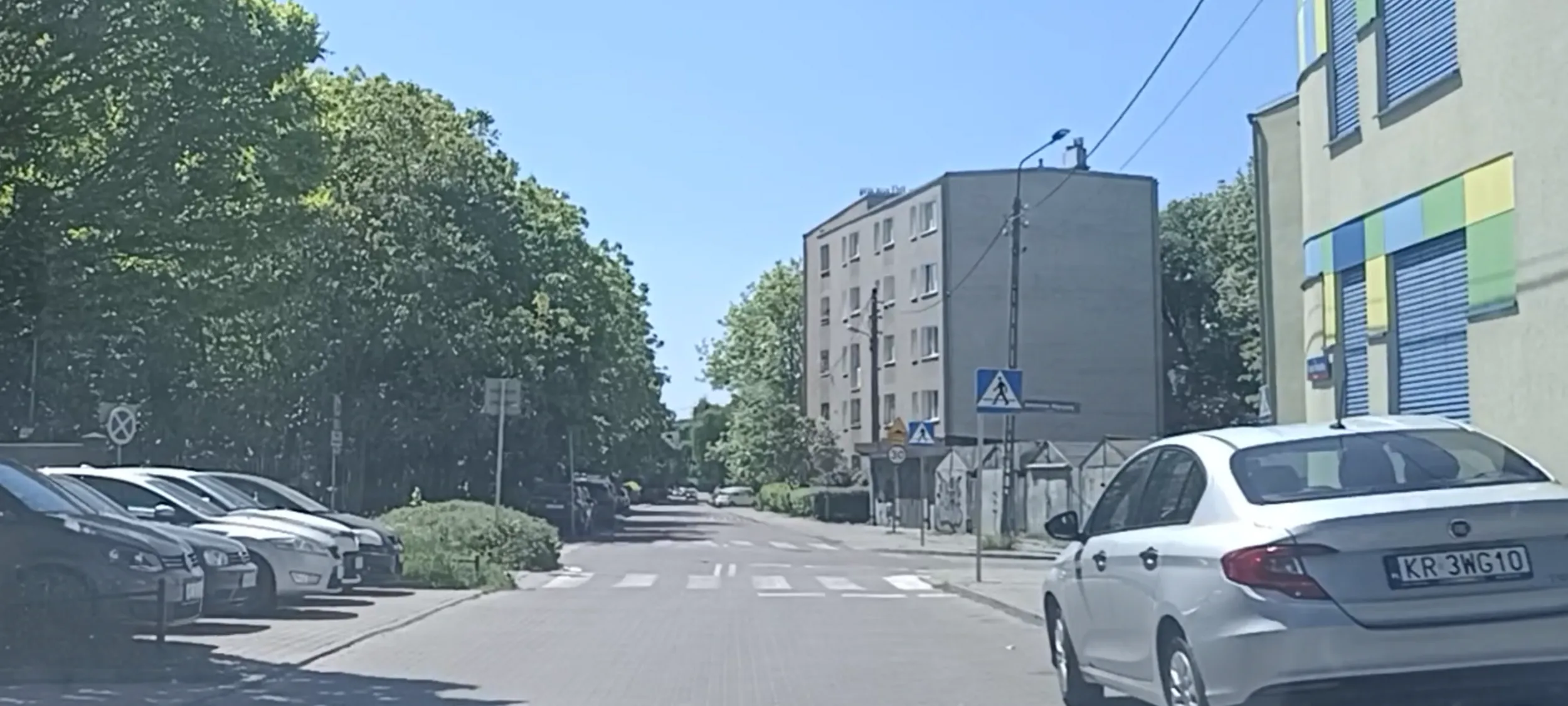 Dzikus parkuje na ulicy gdzie jest zakaz zatrzymywania się i postoju B-36