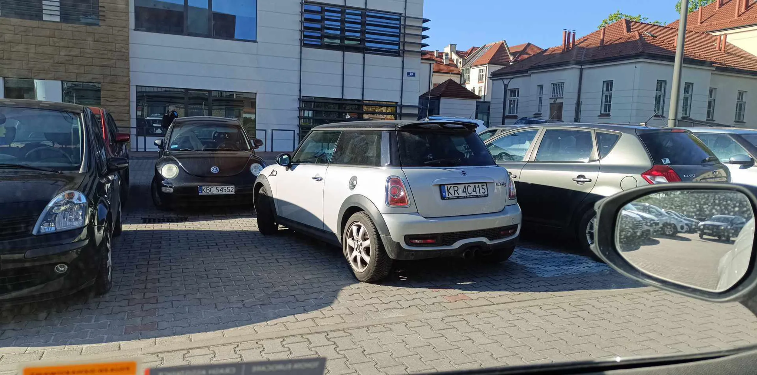 Mniejszych aut już nie ma także z całego serca polecam przesiąść się na komunikacje miejską.