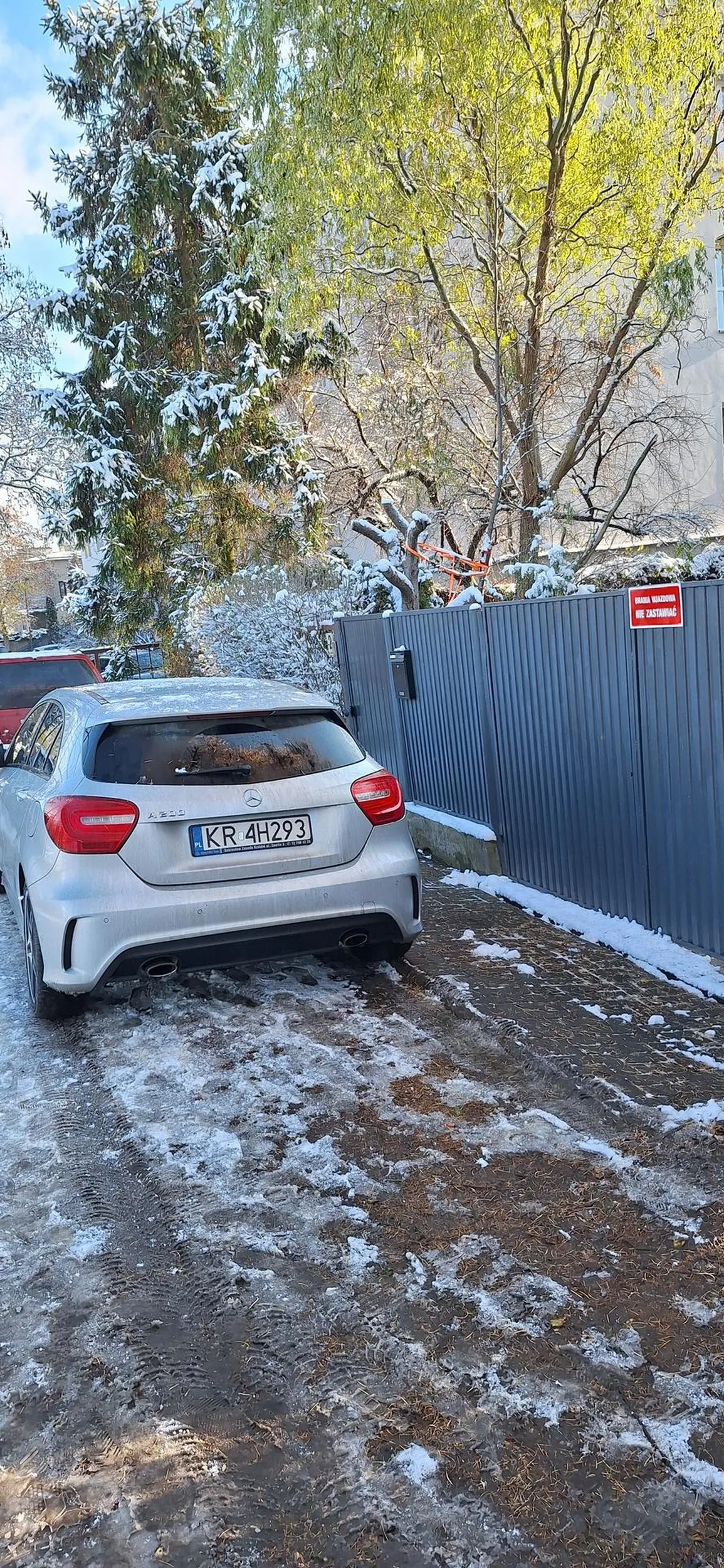 Nie pozdrawiam cwaniaka z merchola ani nikt nie może wyjechać z podwórka ani z przodu naucz się czytać plakietki