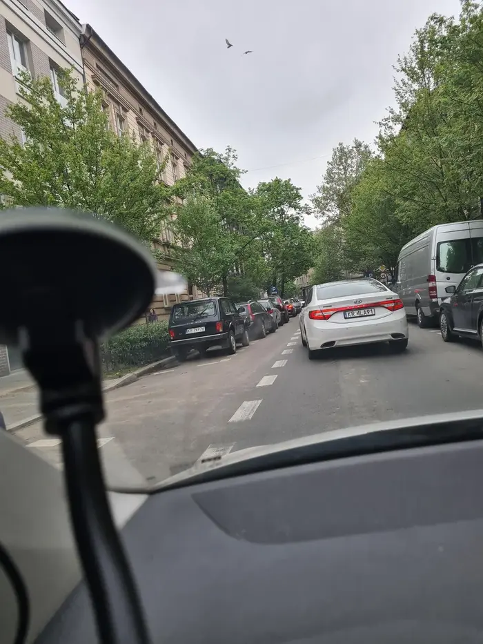 Kierowca wymusza pierwszeństwo