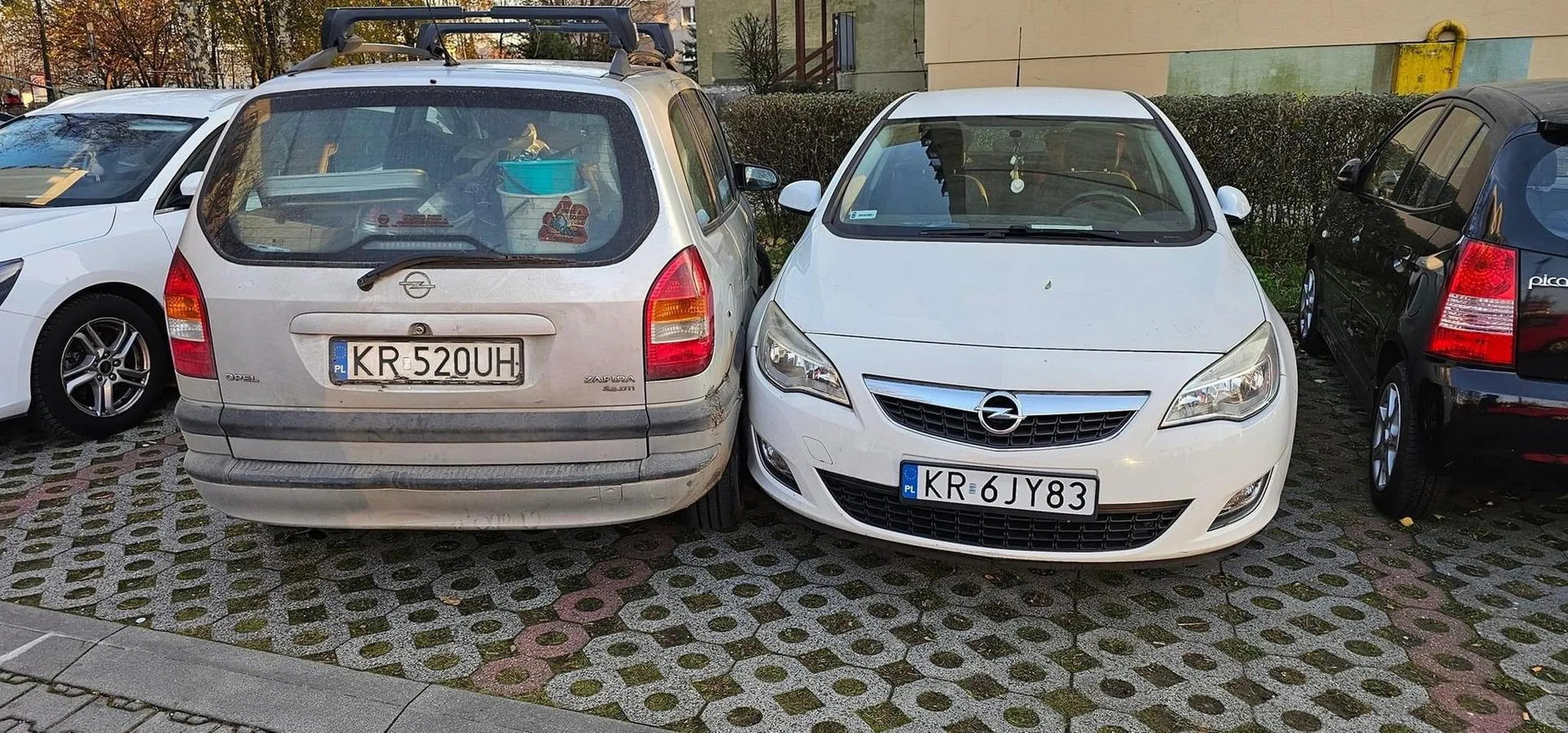 Z lokalnej grupy. Tam z komentarzem „Z tego co widzę przerysował i odjechał. Nie zostawił kartki z nr telefonu. Parking przy Bojki.”