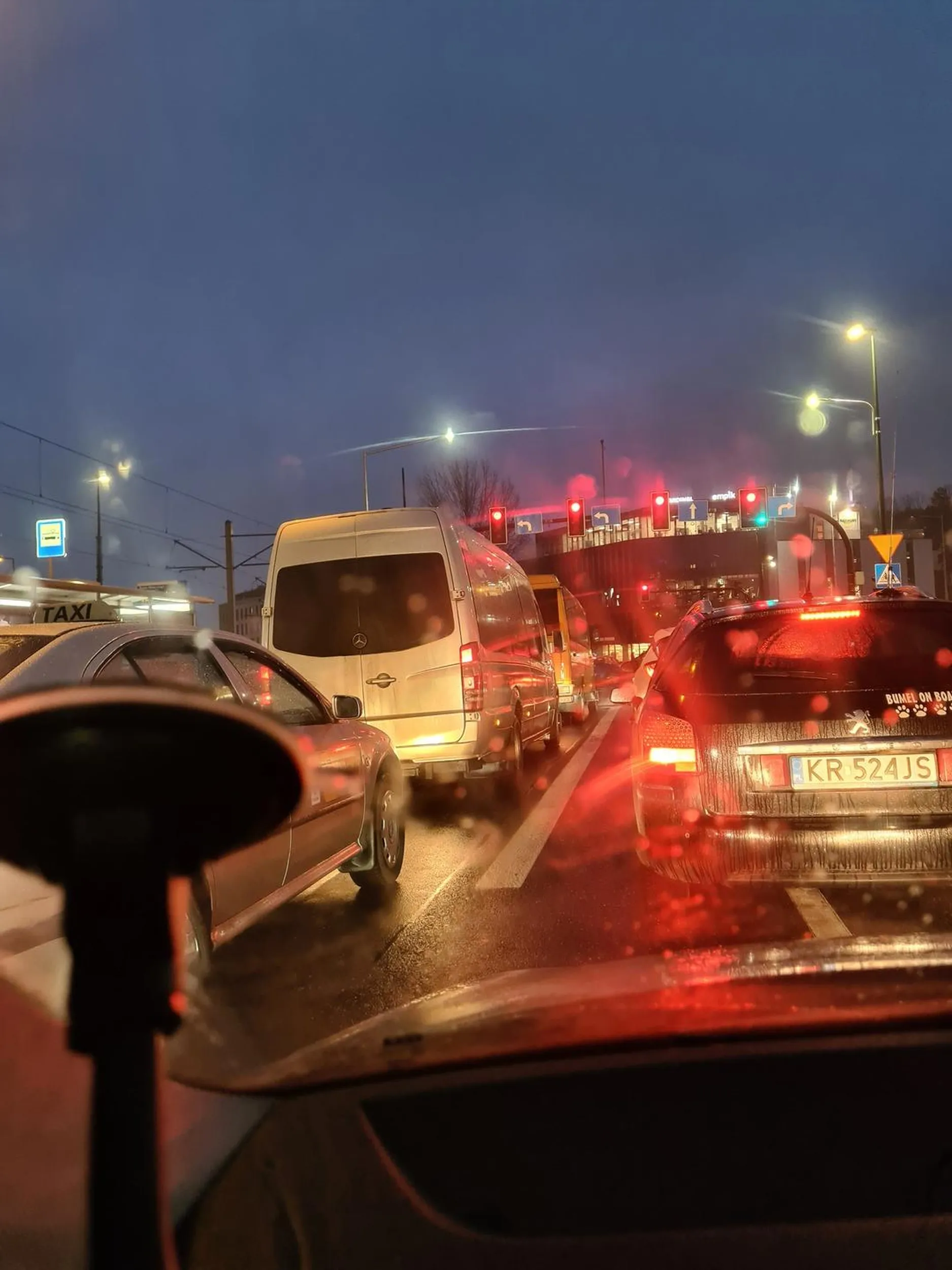 Kierowca wymusza pierwszeństwo