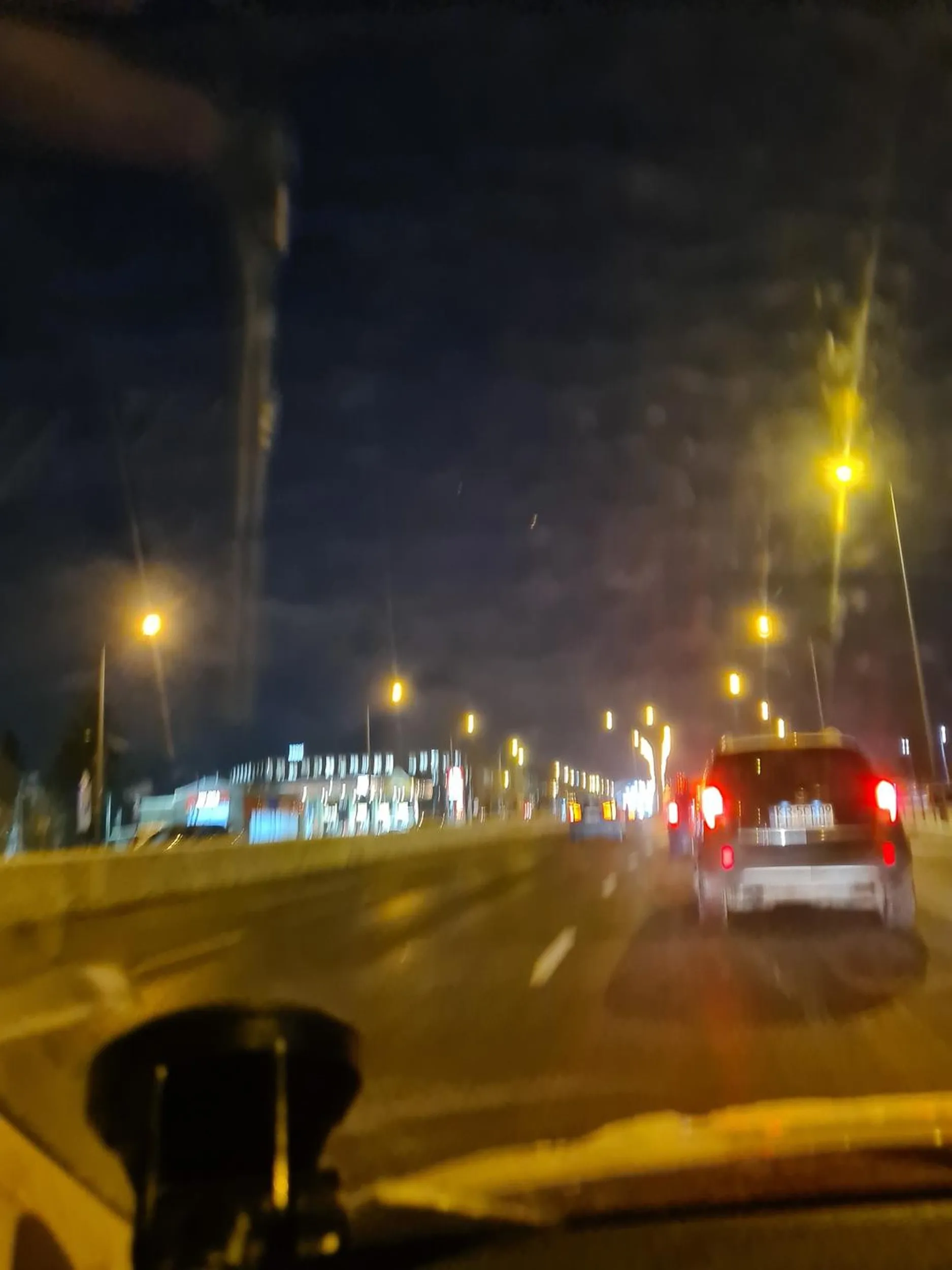 Kierowca jeździ niebezpiecznie i stwarza zagrożenie na drodze