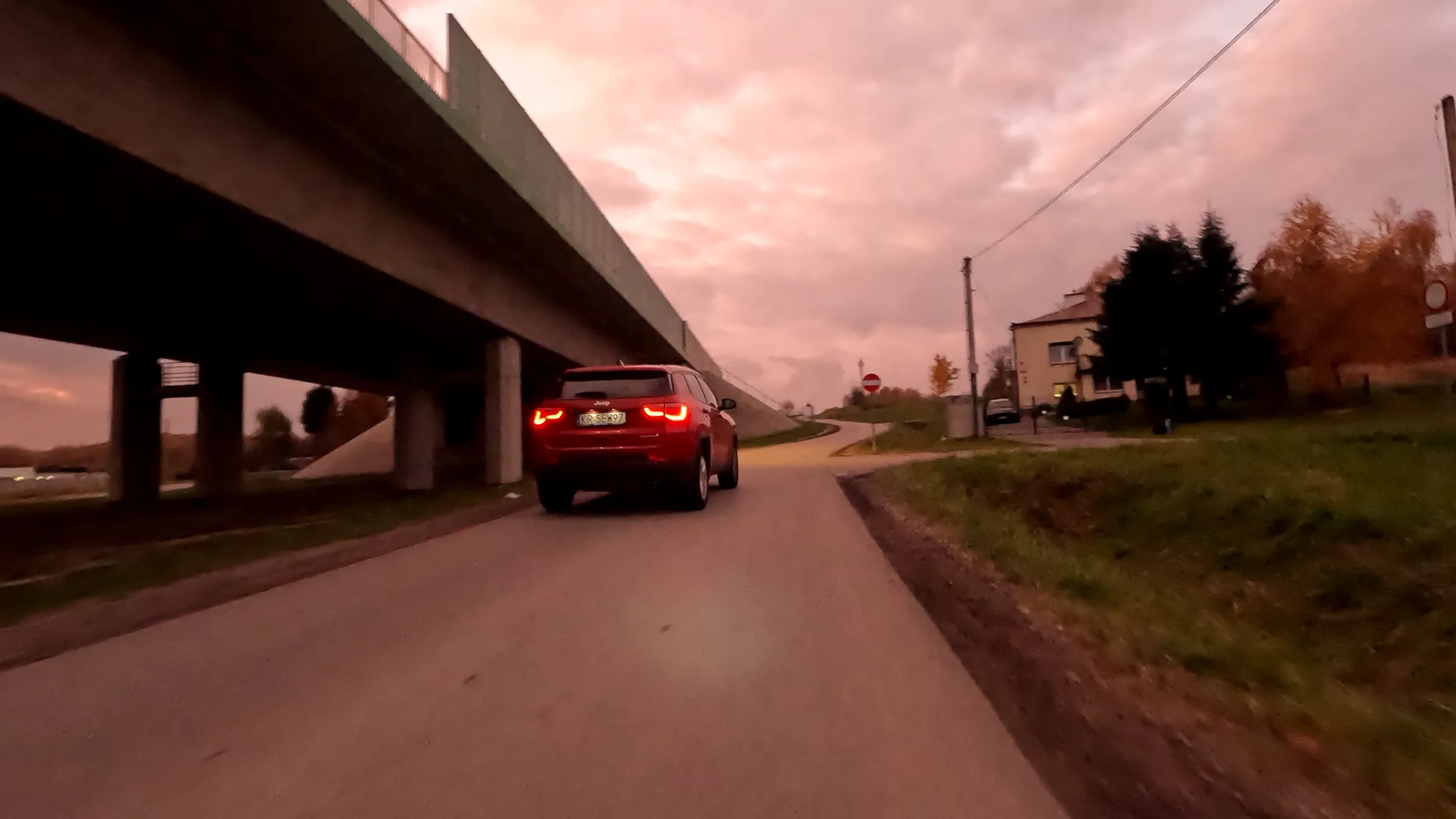 Widać ze to systemowe że jeździ się tu pod prąd. Tylko stanąć i robić im zdjęcia.