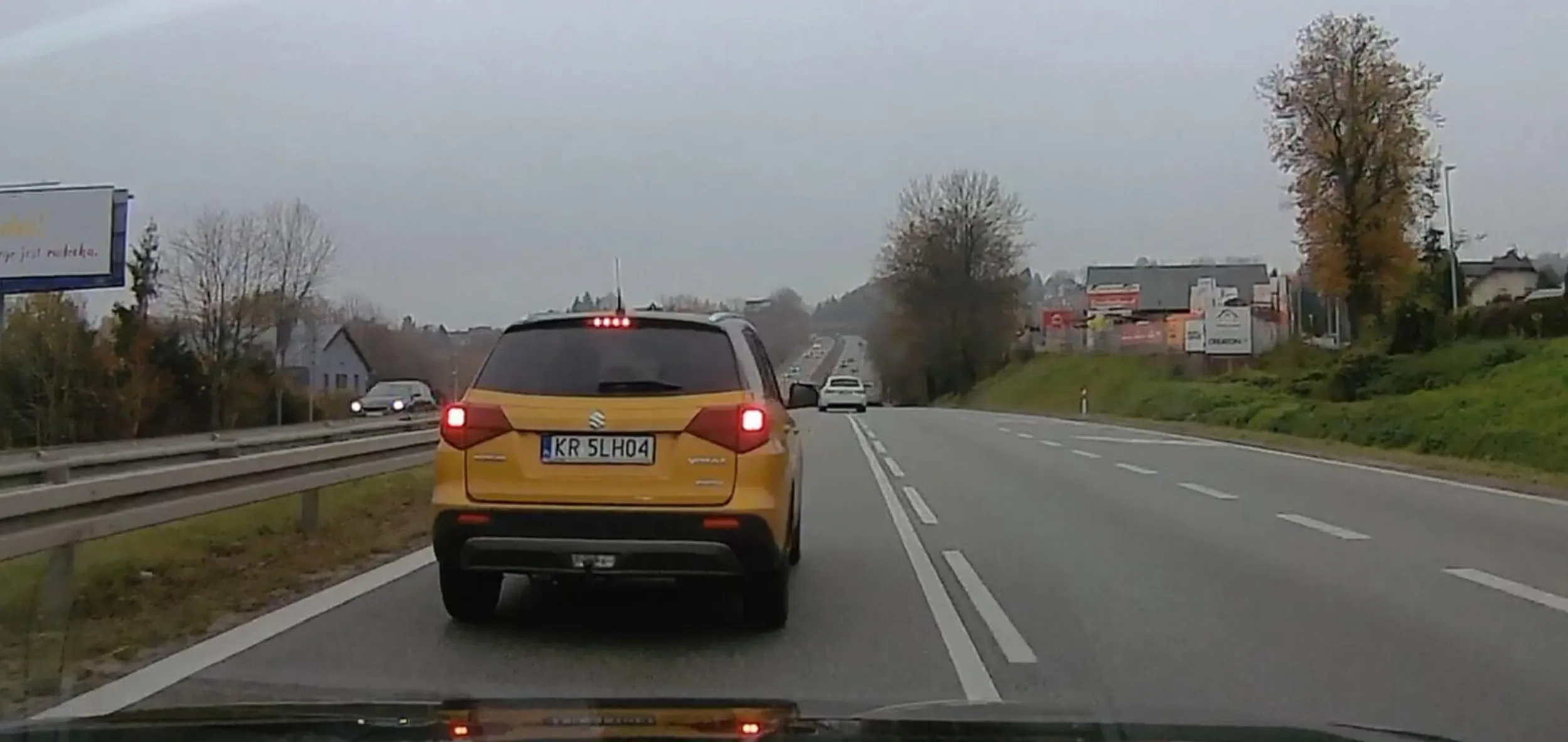 ogarnij się człowieku, w Polsce mamy ruch PRAWOstronny, 10 km jazdy non stop lewym, ze sporadycznym wyprzedzaniem samochodów.