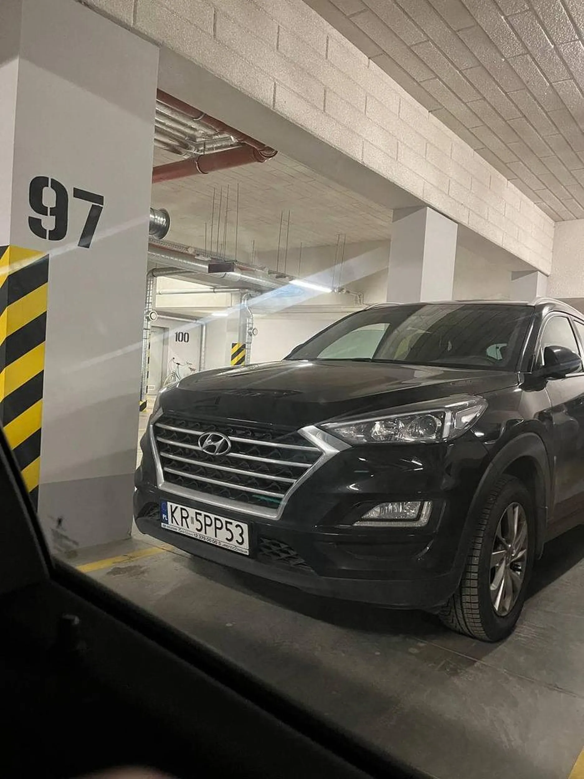 UWAGA, kierowca parkuje na cudzych, prywatnych miejscach parkingowch!!!