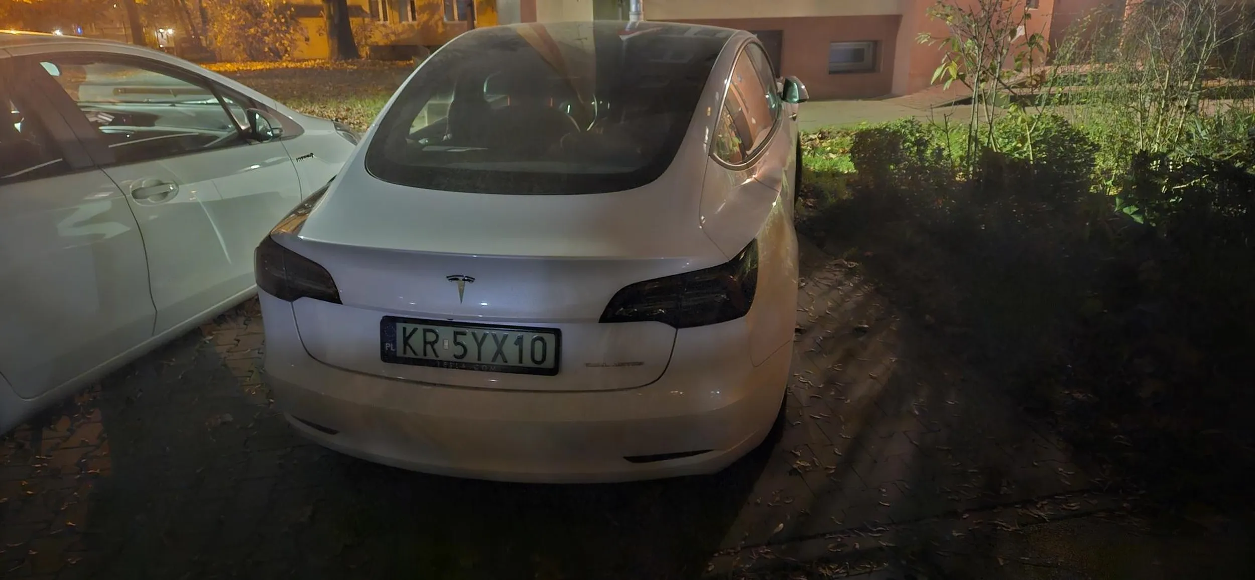 Nie da sie wjechac do klatki, wiec bede codziennie parkowac na podjezdzie dla wozkow