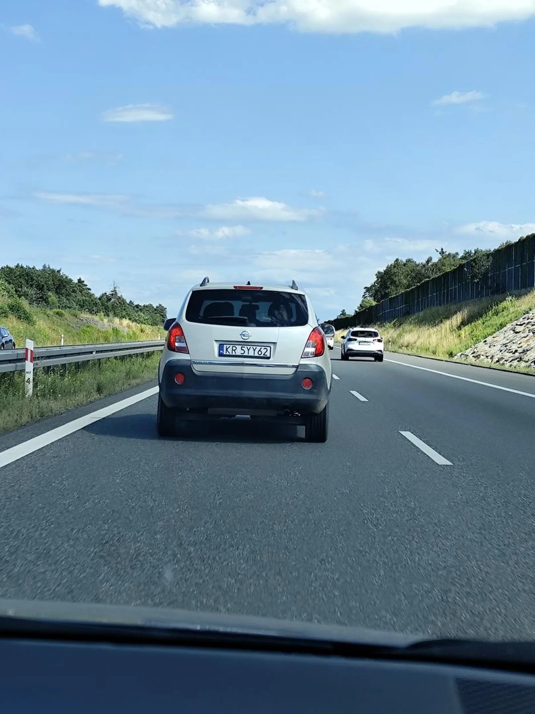 Naucz się korzystać z lewego pasa na autostradzie, lewy pas służy do wyprzedzania a nie popierdalania 110
