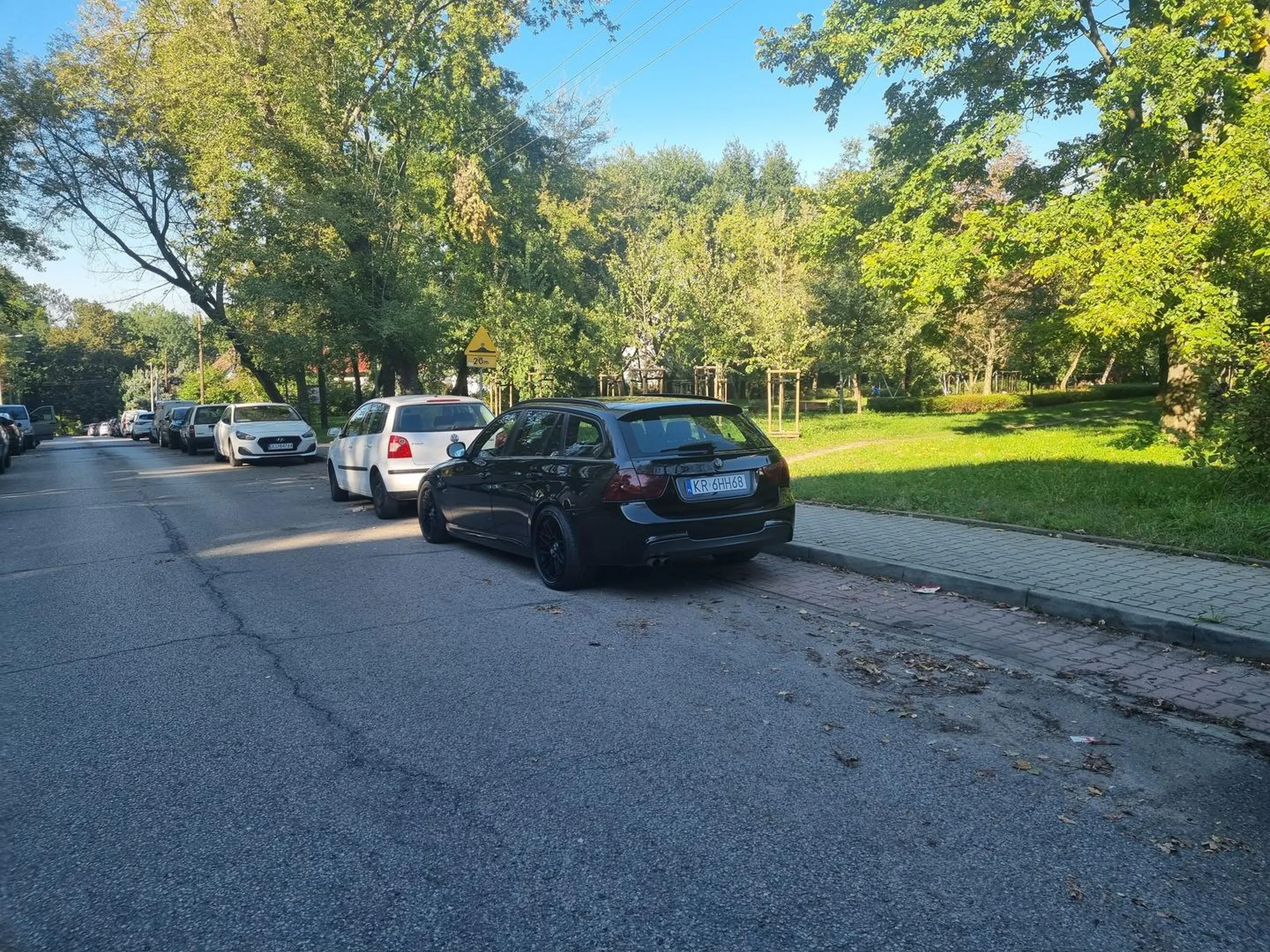 Palant jeden na wysokich obrotach ze strzelającym wydechem szaleje po osiedlu. Zero umiejętności jazdy, brzmi to jak 1.2l i wkurza mieszkańców.