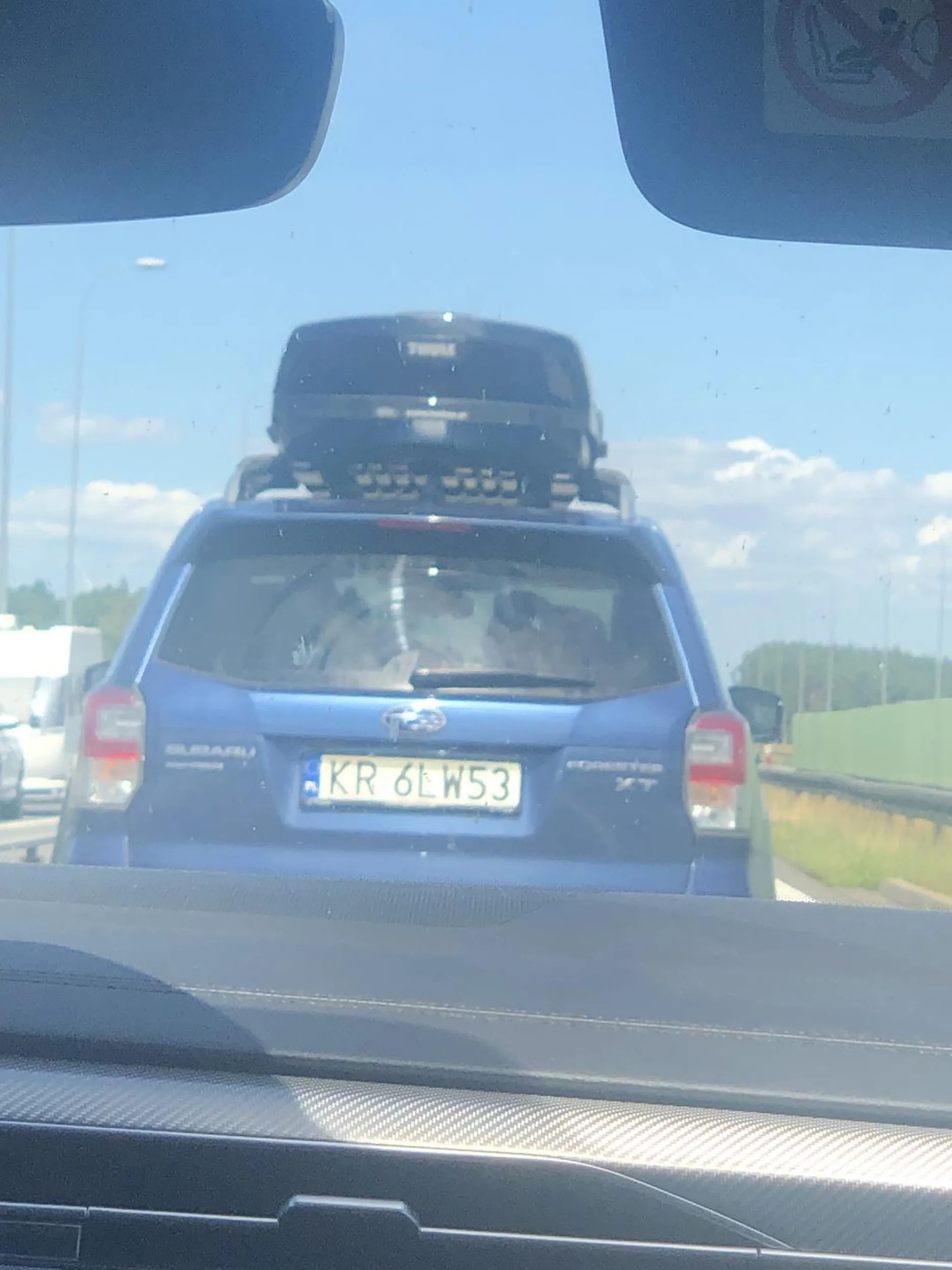 Nie wie co to znaczy jazda na suwak i wymusza pierwszeństwo