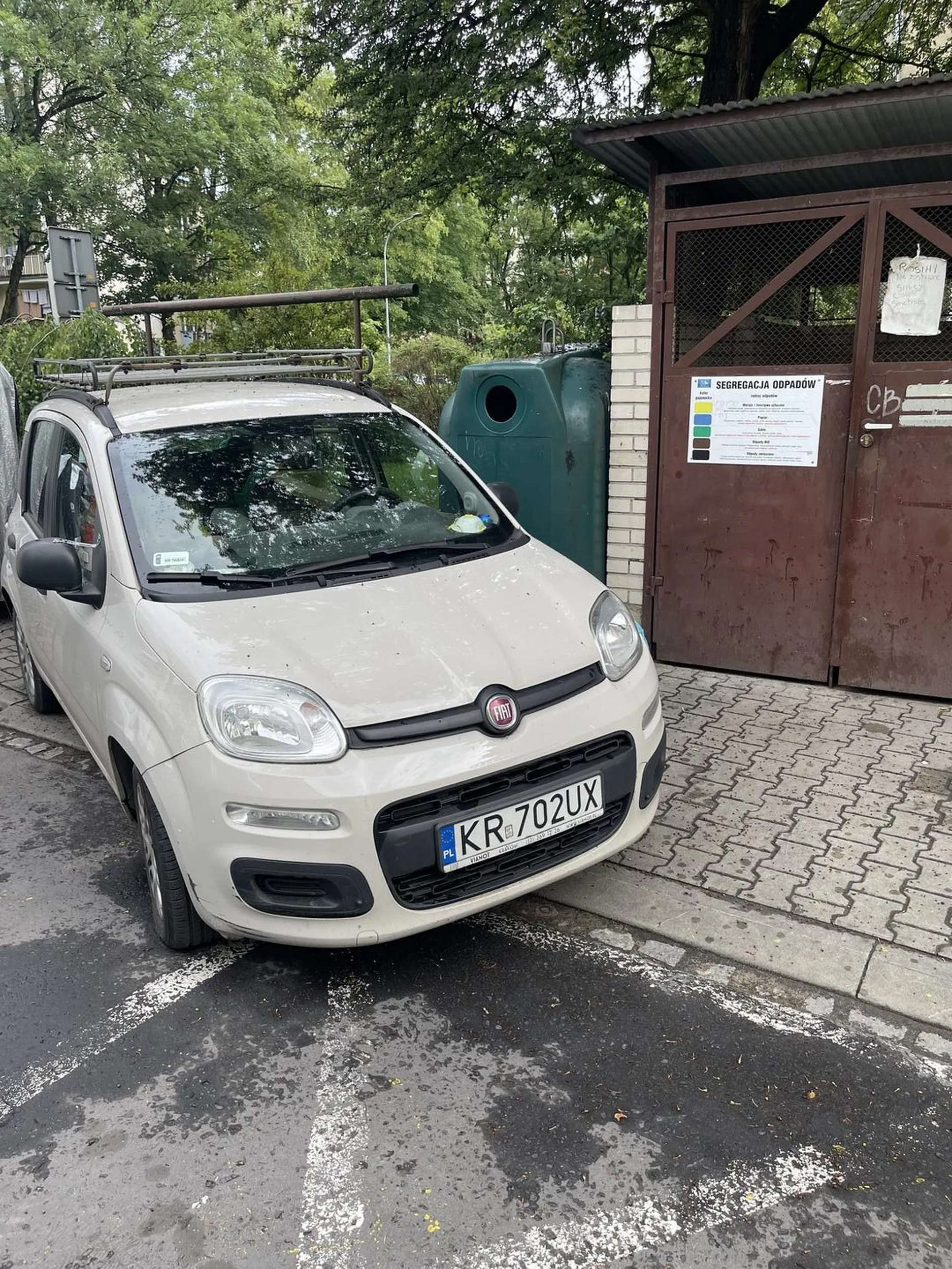 Mistrzowskie parkowanie kutwo - następnym razem rozsmaruje Ci gówno na szybie