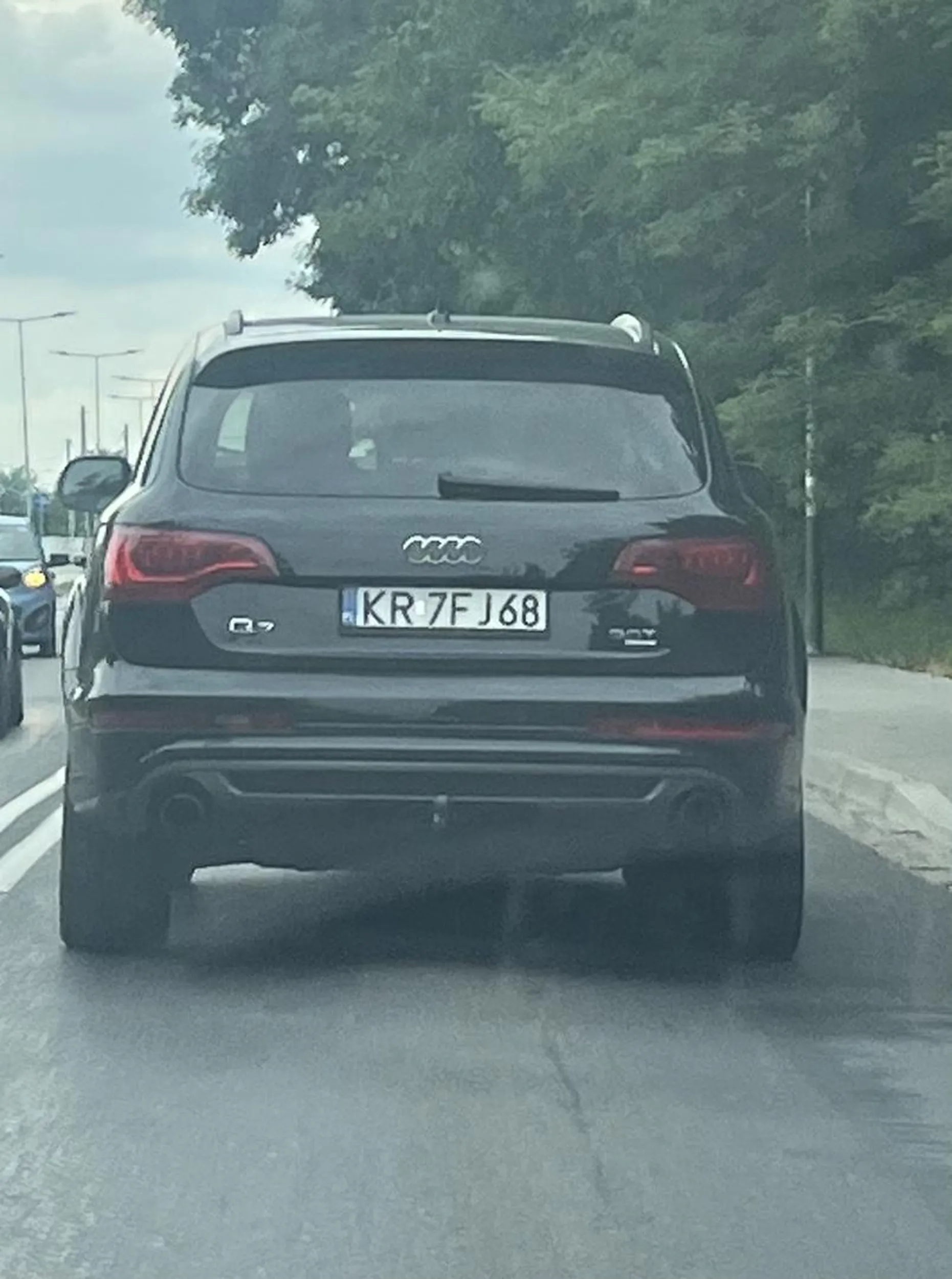 Kierowca wpycha się na pas, zajeżdża drogę… co się dziwić skoro jeździ kałdi :/ ha tfuuuu pędzlu