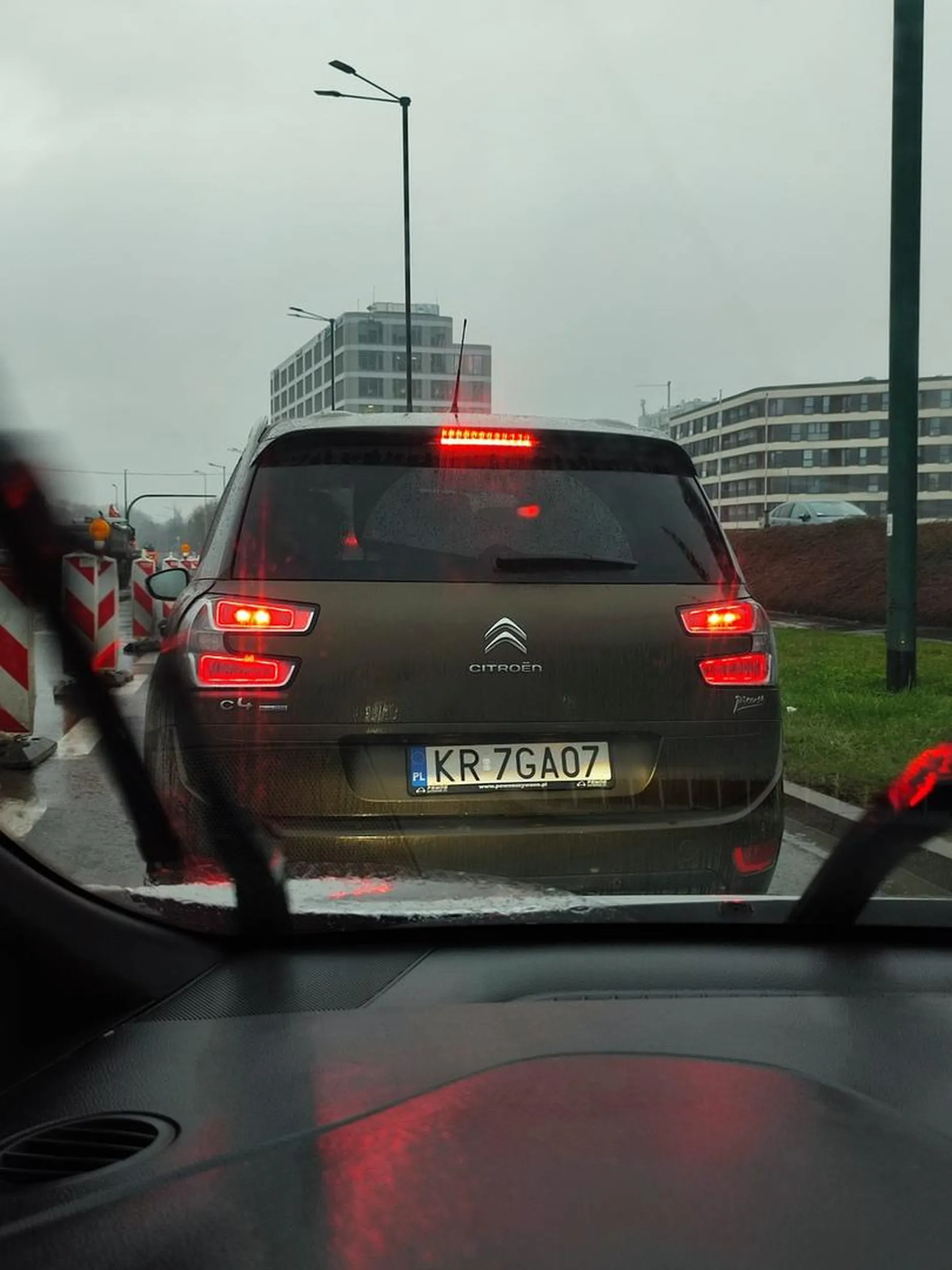 Naucz się głupia cipo jeździć na zamek, a nie się patrzysz z zażenowaniem.