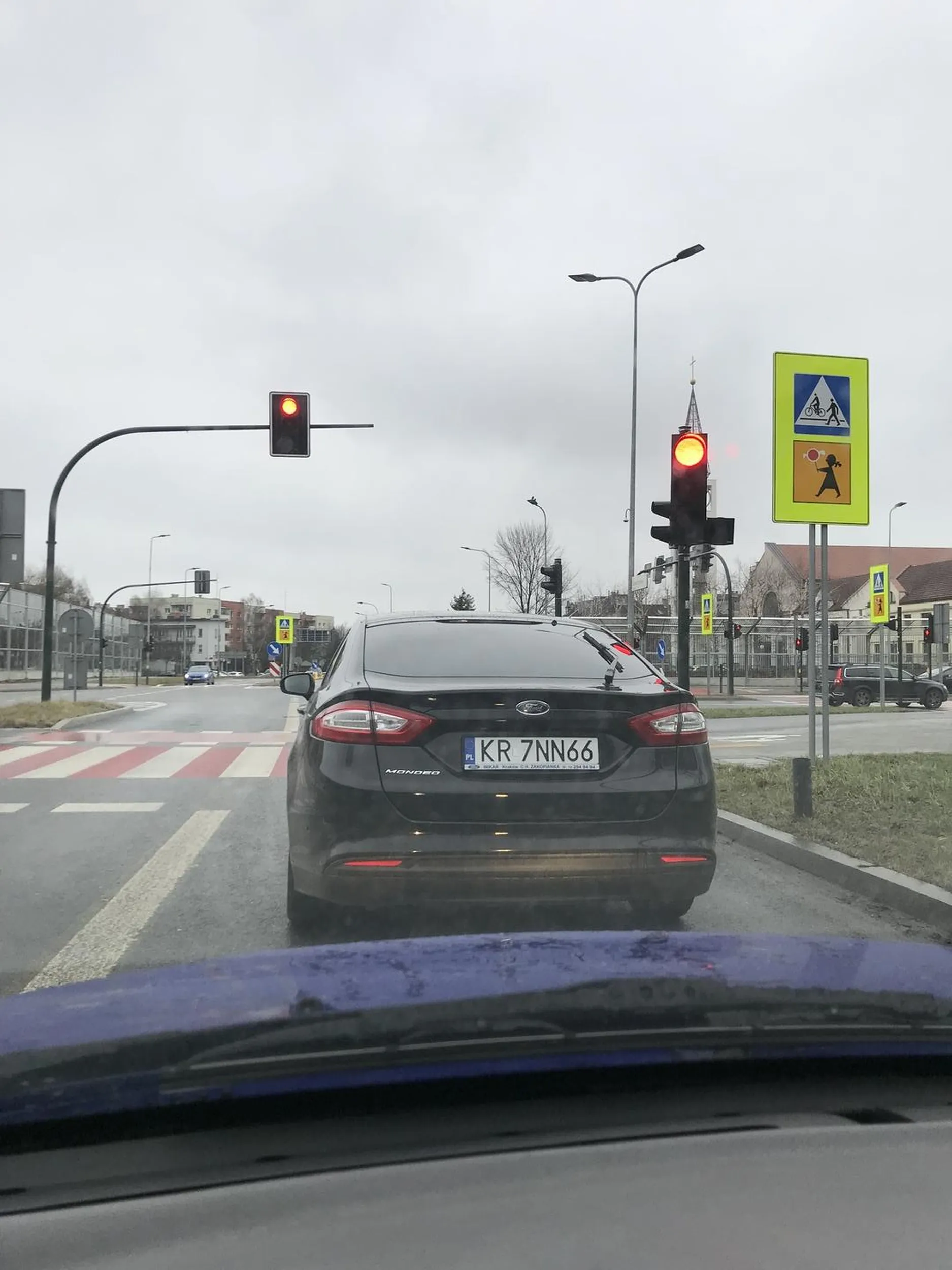 Gdzie Ci sie tak spieszy rycerzu? Kobierzynska na podwojnej ciaglej to slabe miejsce do wyprzedzania