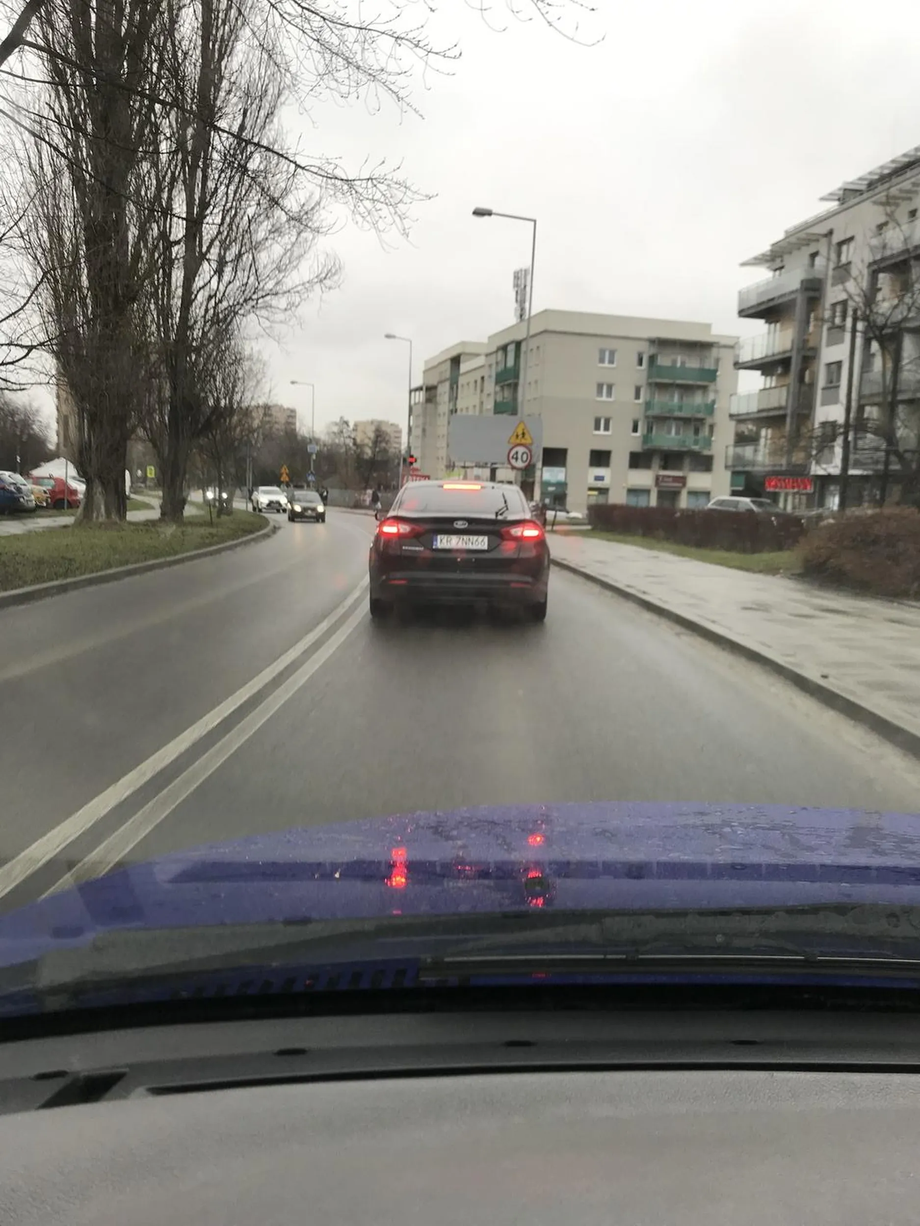 Gdzie Ci sie tak spieszy rycerzu? Kobierzynska na podwojnej ciaglej to slabe miejsce do wyprzedzania