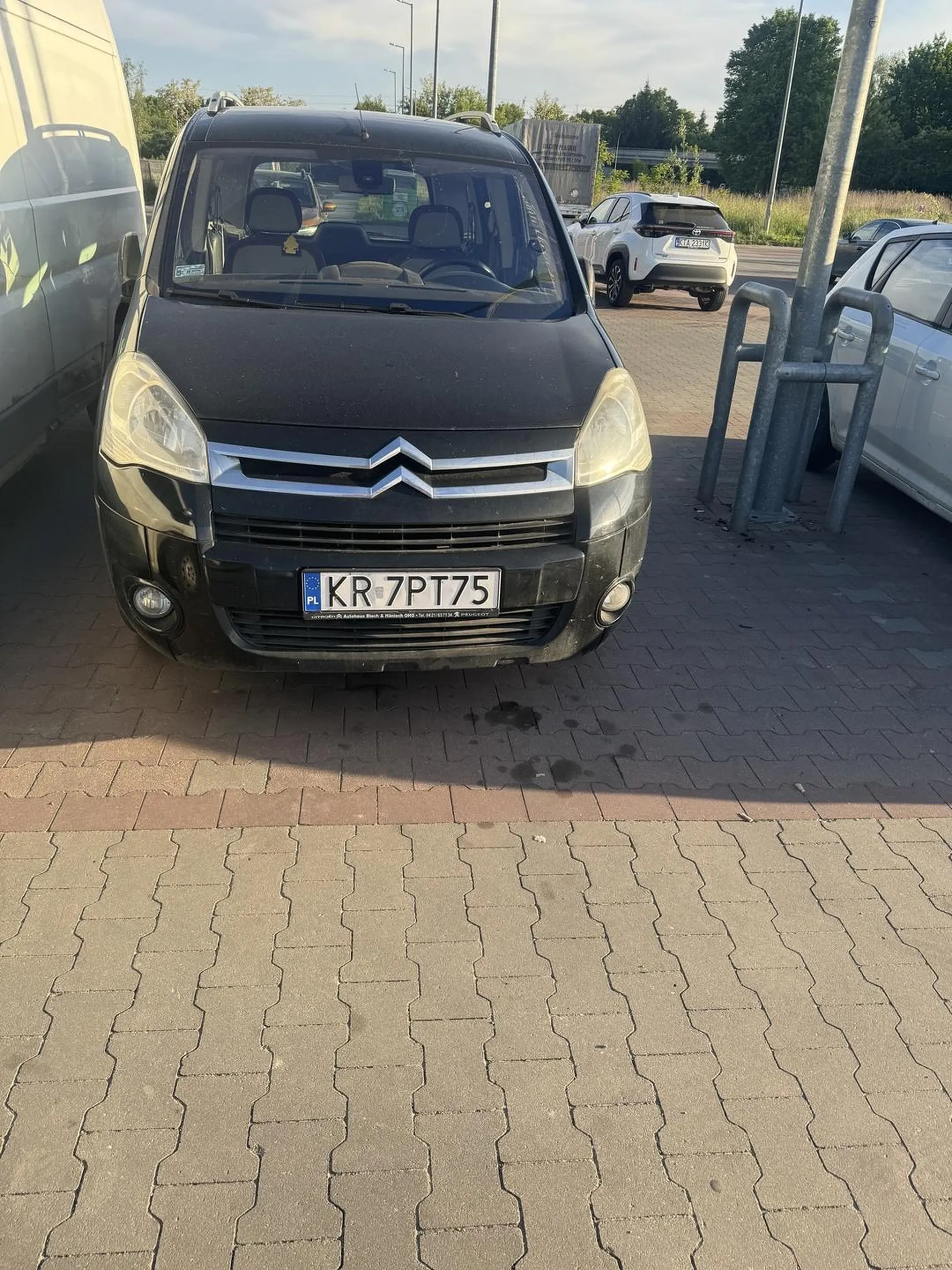 Kredki, kolorowanki i wracać do przedszkola na naukę mieszczenia się w linii