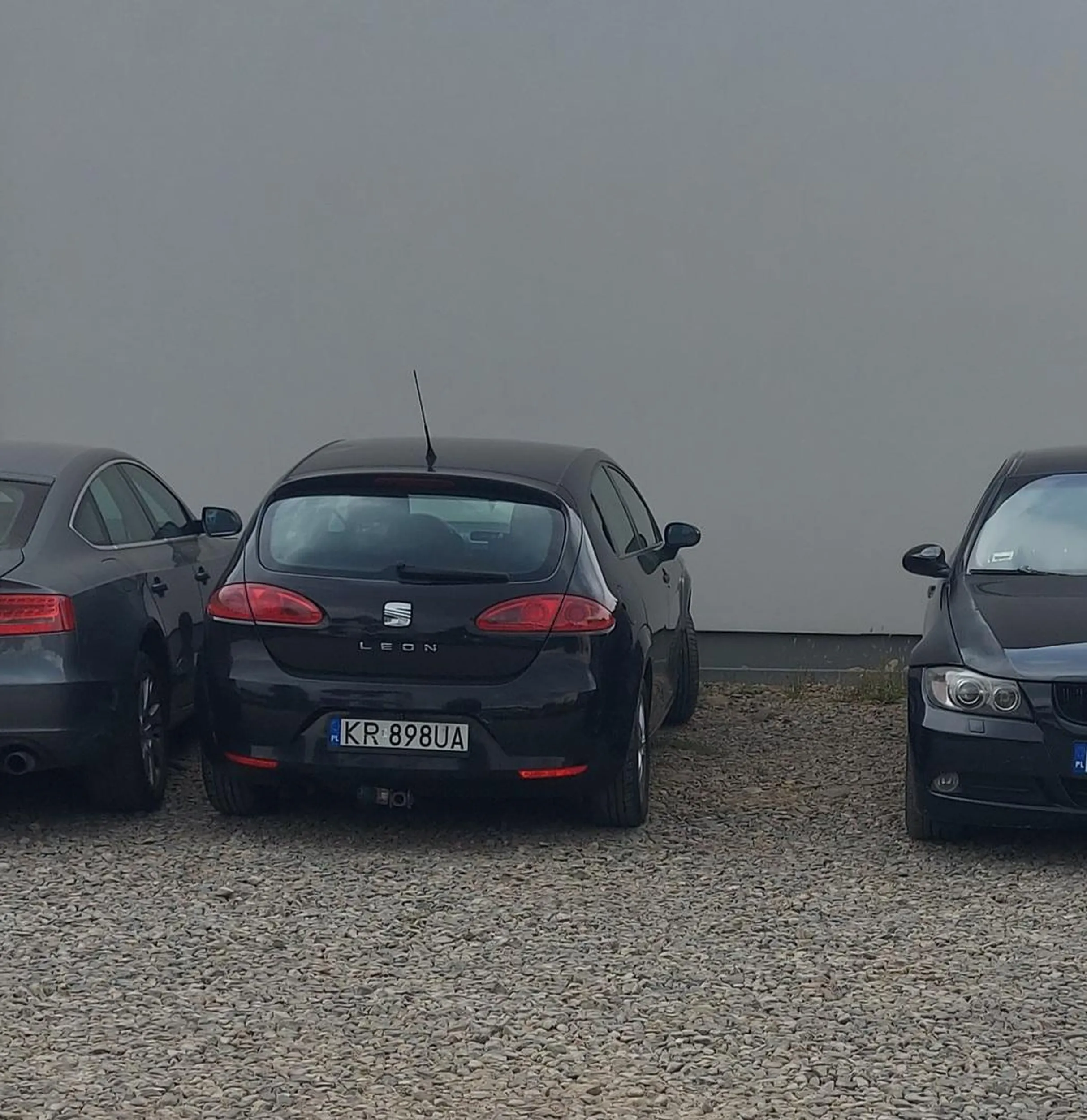 Nie umiejętność parkowania. A z drugiej strony tyle miejsca. Widziałam jak pani kierowca z seata Leona wysiadała od strony pasażera