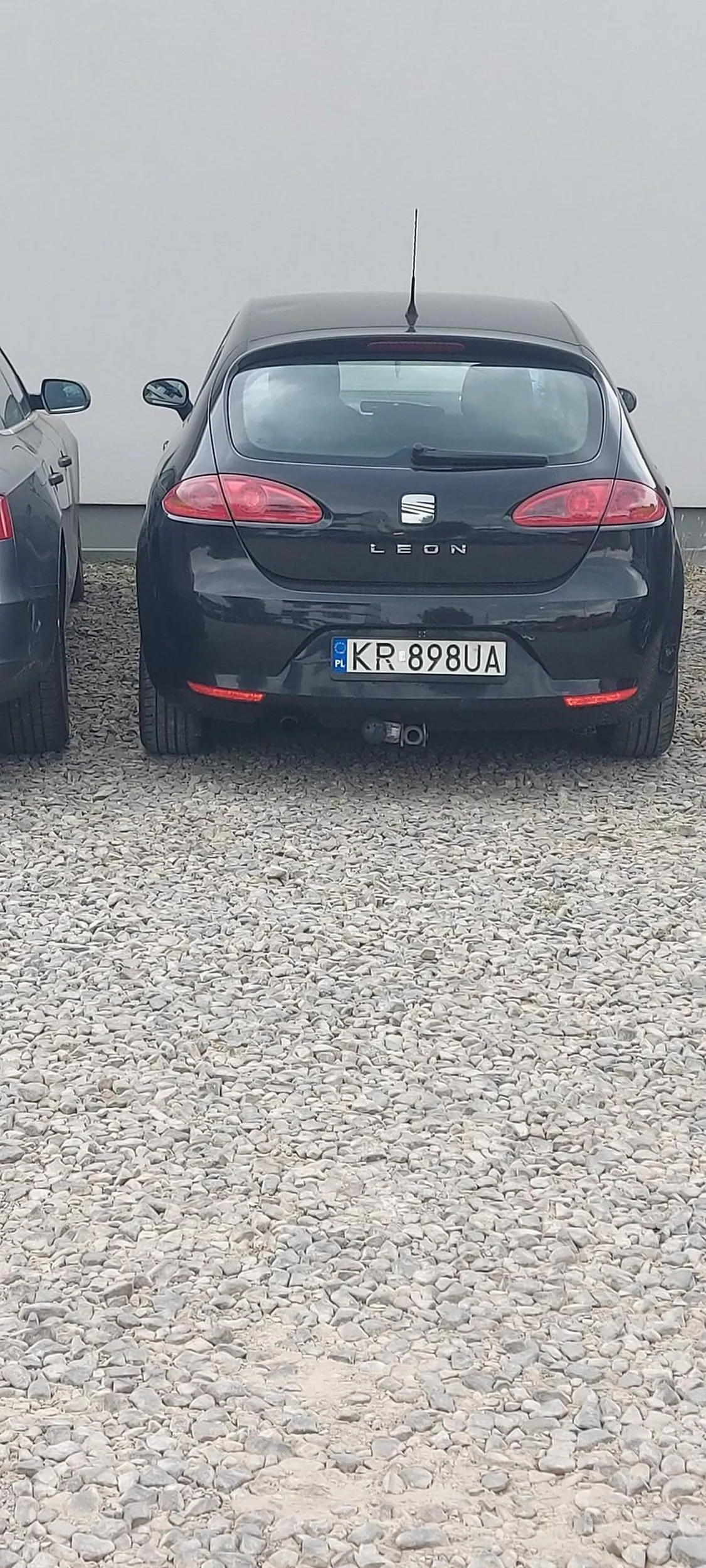 Nie umiejętność parkowania. A z drugiej strony tyle miejsca. Widziałam jak pani kierowca z seata Leona wysiadała od strony pasażera