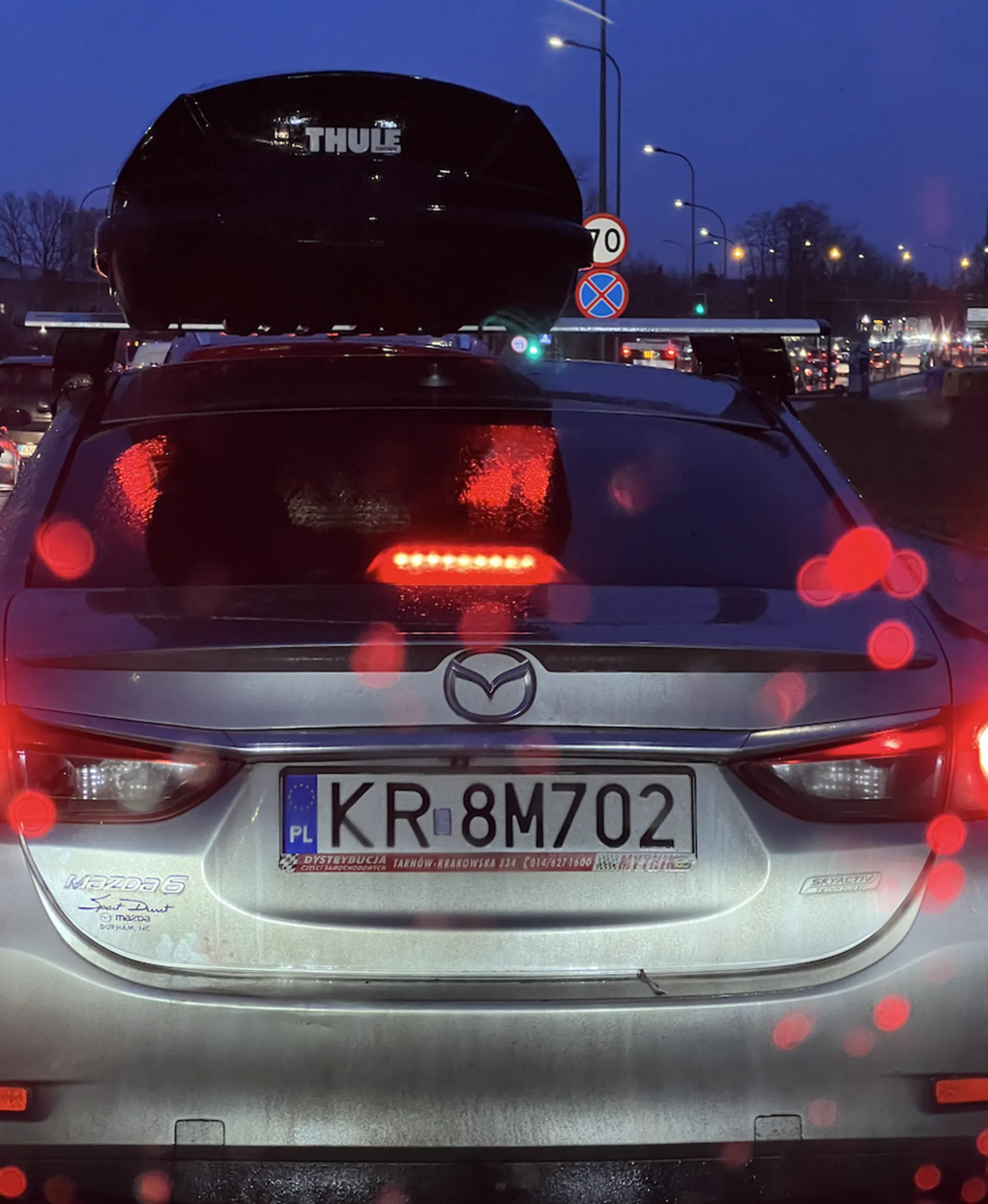 Pajac, brak podstawowych zasad jazdy na drodze.