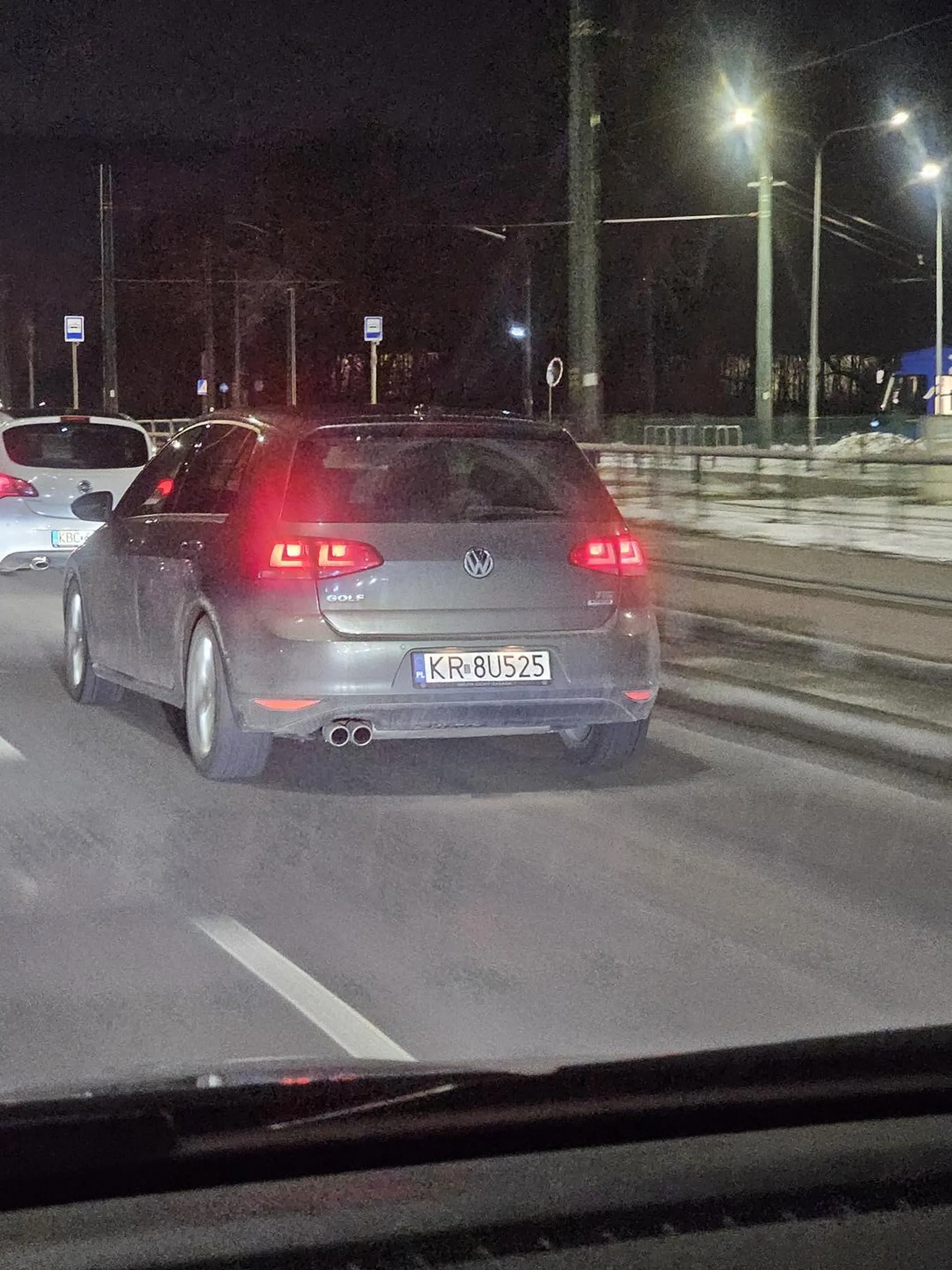 Farjerze jak cię spotkam , a spotkam na Igołomskiej prędzej czy później to rozliczymy twoje pajacowanko na drodze. Nie wiem czy to auto twojej szmaty bo jakiś strzęp jechać na prawym fotelu a ty mi leciałeś jakimś blond gnojem nie wiem czy już cię gdzieś nie widziałem pało oświeć mnie że nie z YouTube?? . Pokręcę się po Branicach mam tam kilku znajomych to się zpucują. See you