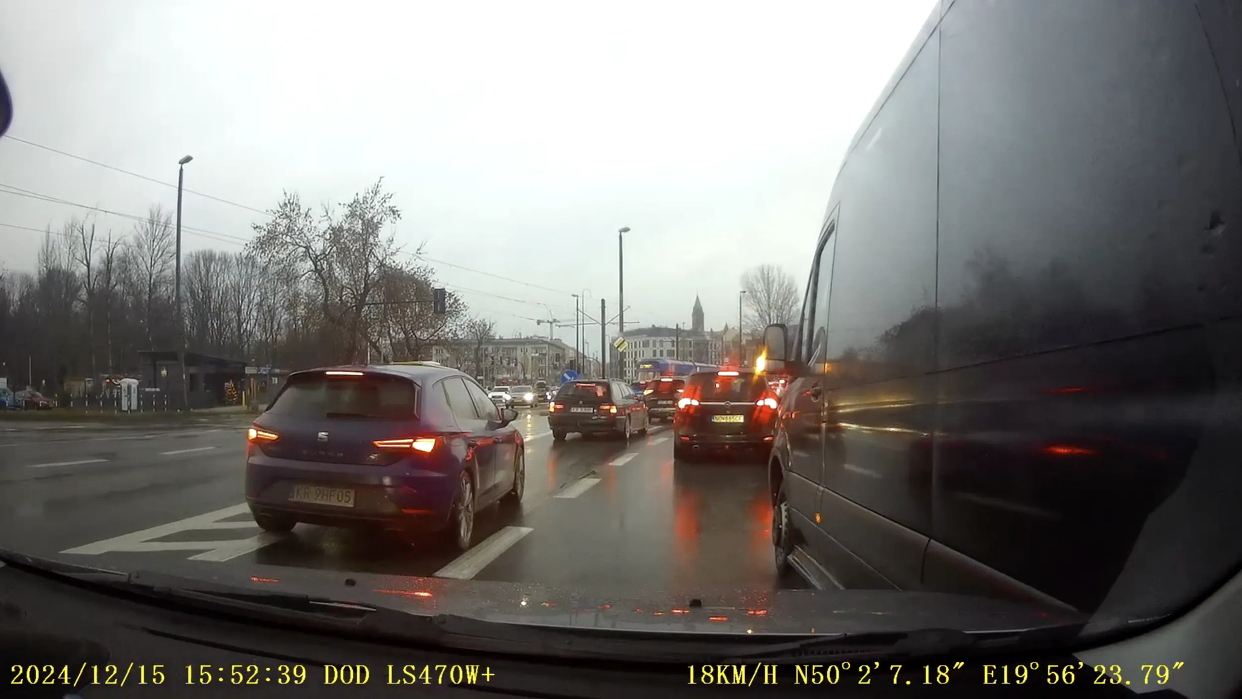 Nie patrzy w lusterka, powoduje kolizje i ucieka.