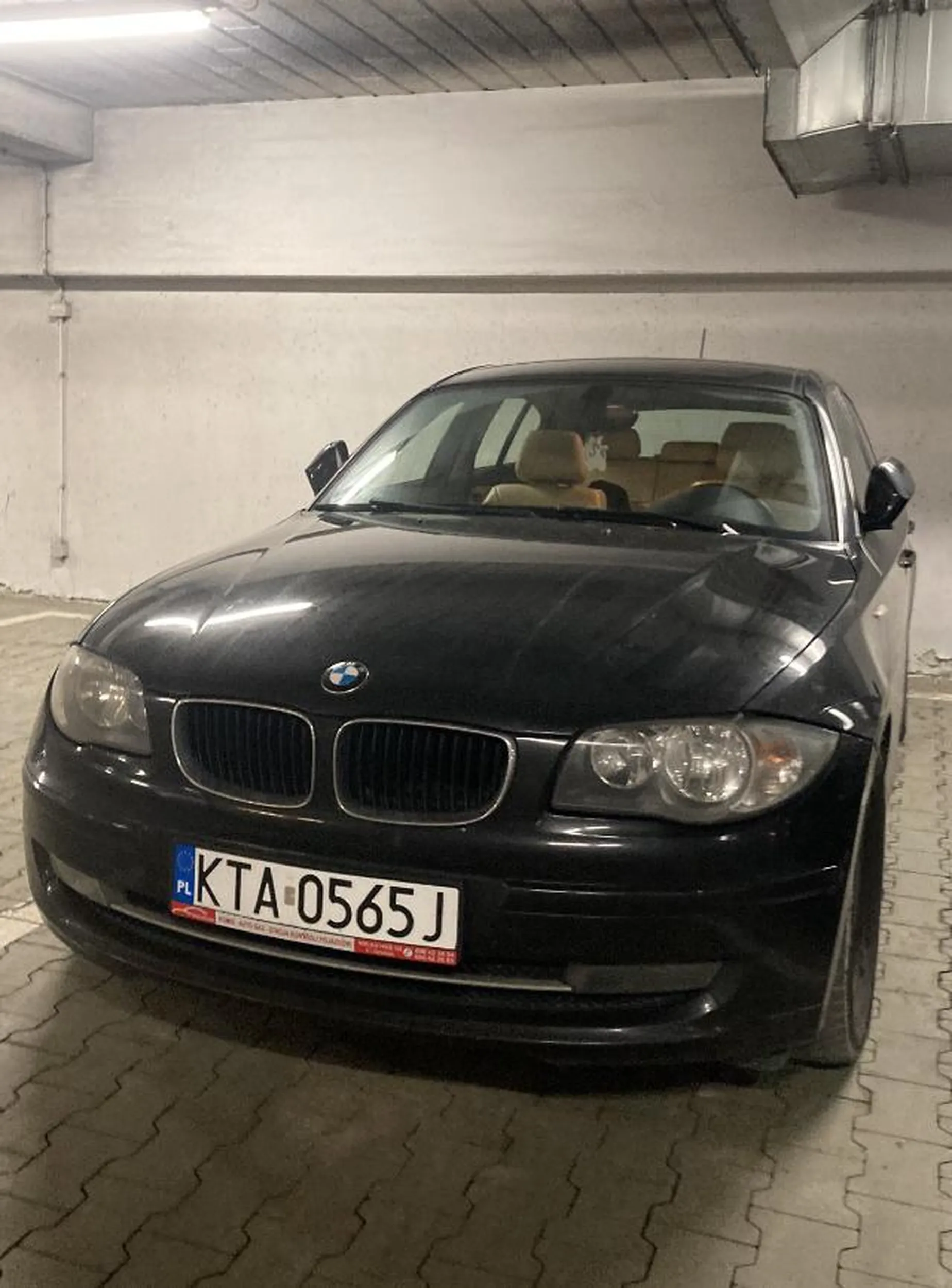 niezwykle wygodny samochód wysokiej klasy, doskonały komfort snu, a kierowca poza pozostawianiem wielu odpadów pod fotelami wcale nie jest taki zły