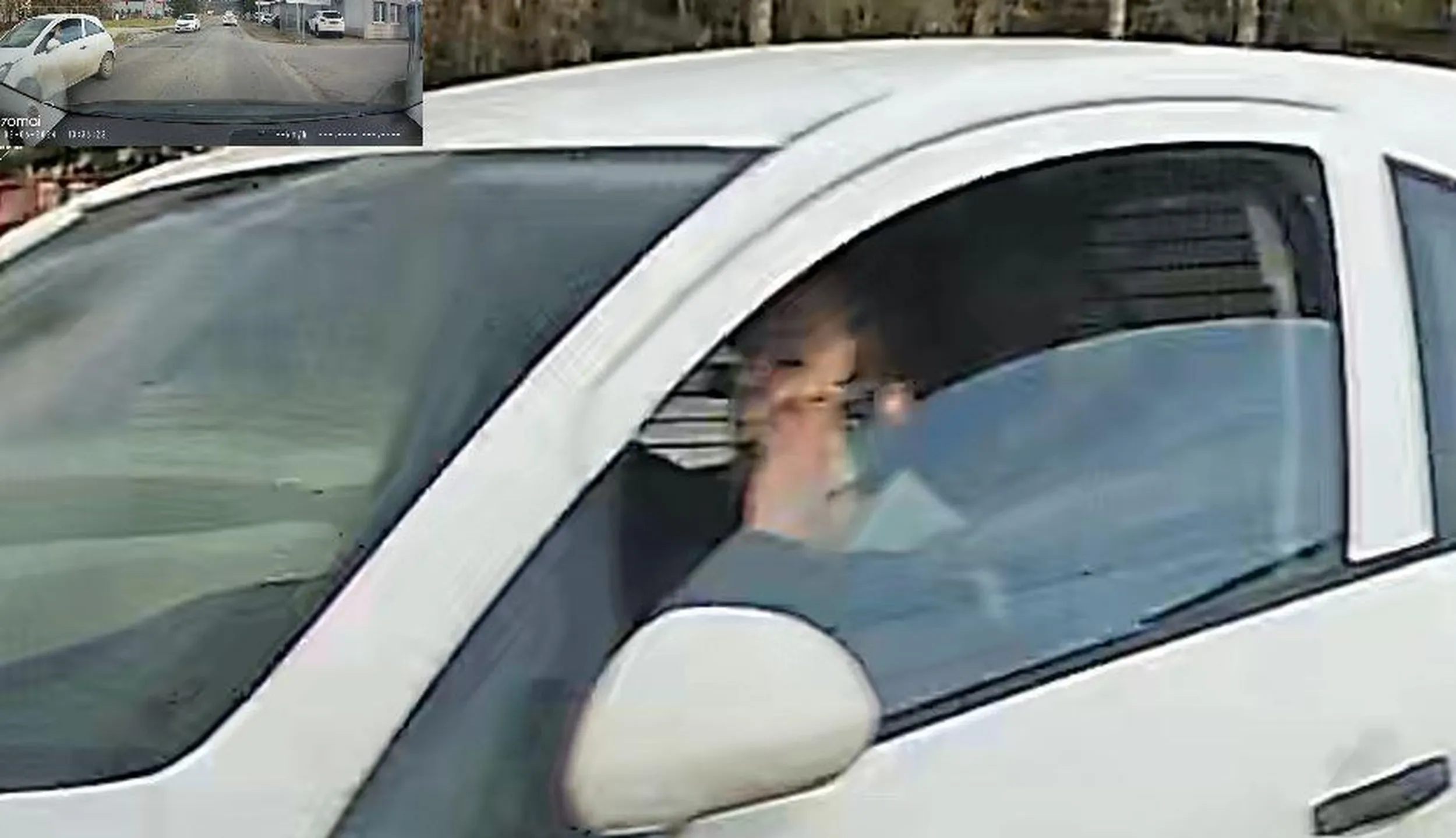 miał nikt nie widzieć rozmowy przez telefon. przykro mi