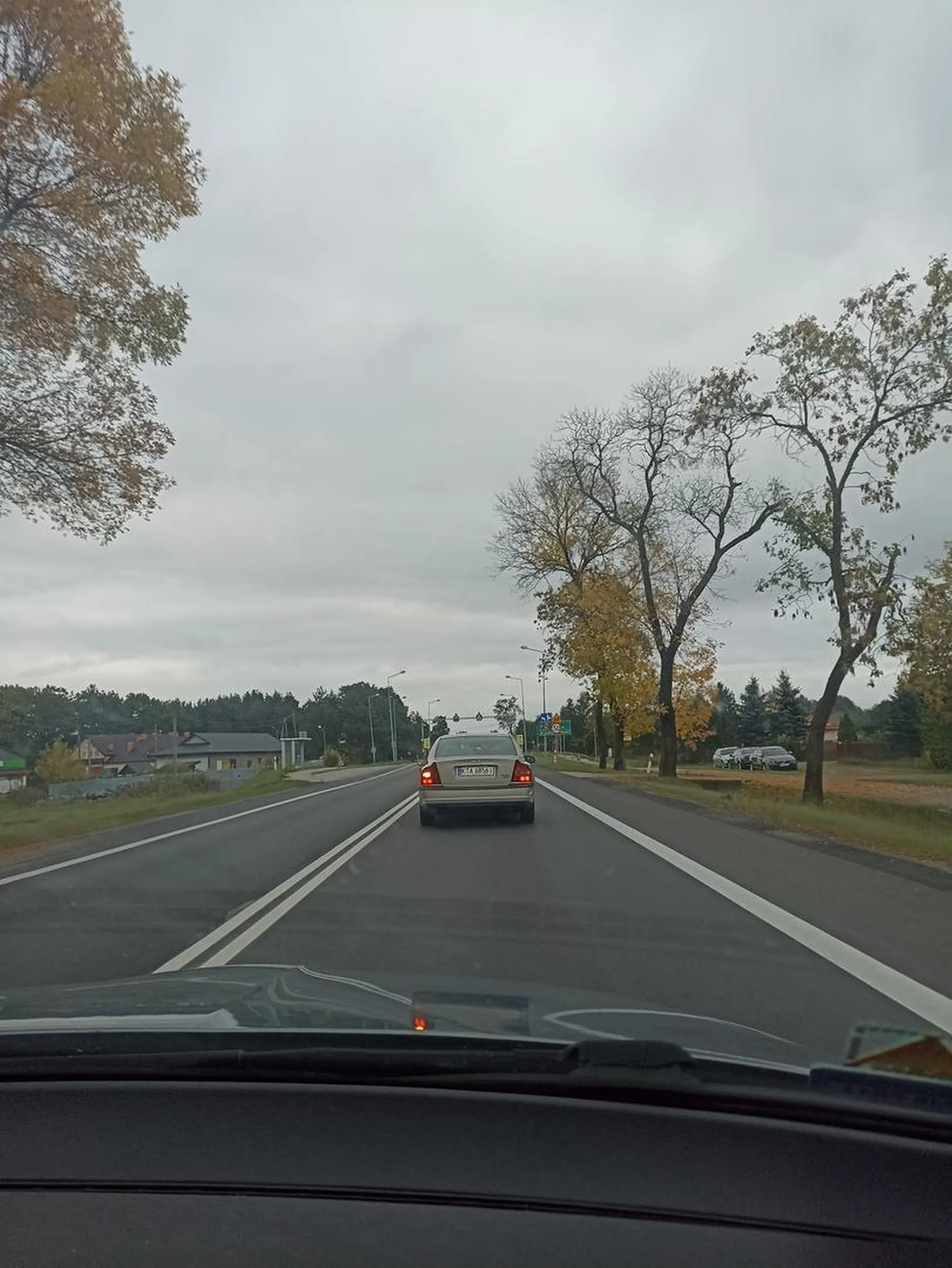 Śmierdziel, nie potrafi jeździć i próbuje wymusić odszkodowanie.