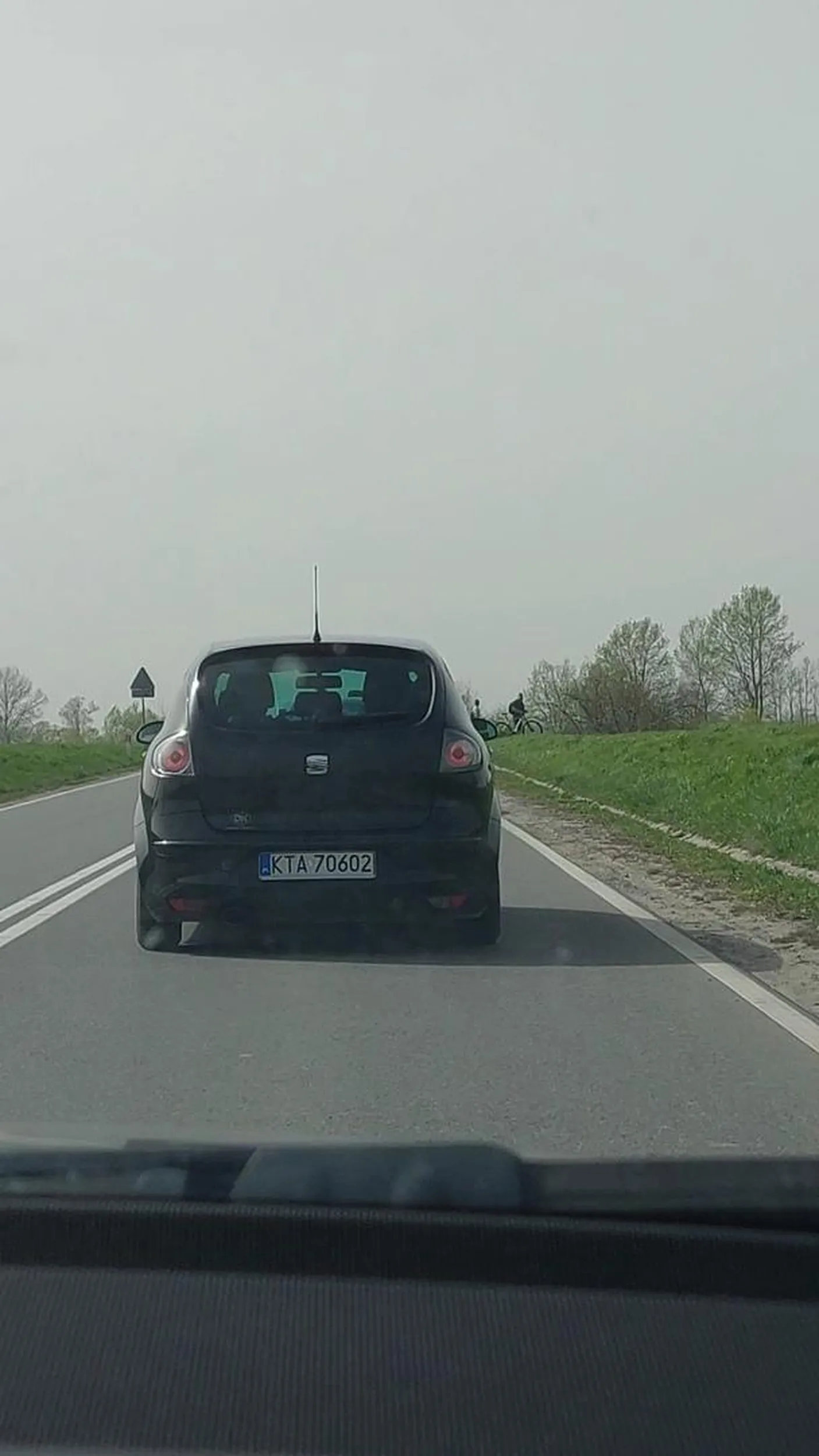 Seat Altea,, uwaga na tego kierowcę kozak za kierownicą,,,, Gdy jak się wyprzedzało go na przerwanej lini,, To zaczął przyśpieszać,, A potem Hamować,, Pozdrawiam