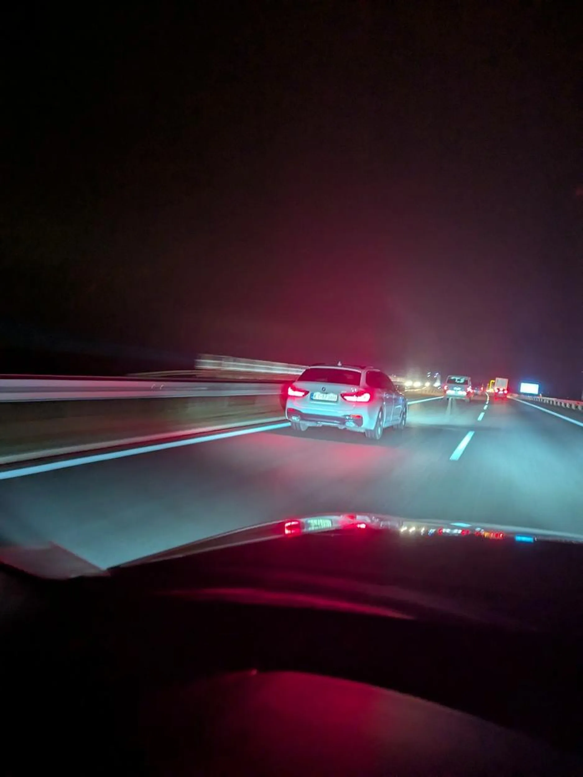 Niby szybko na autostradzie ale ma kompleks aby puścić szybszych przed siebie