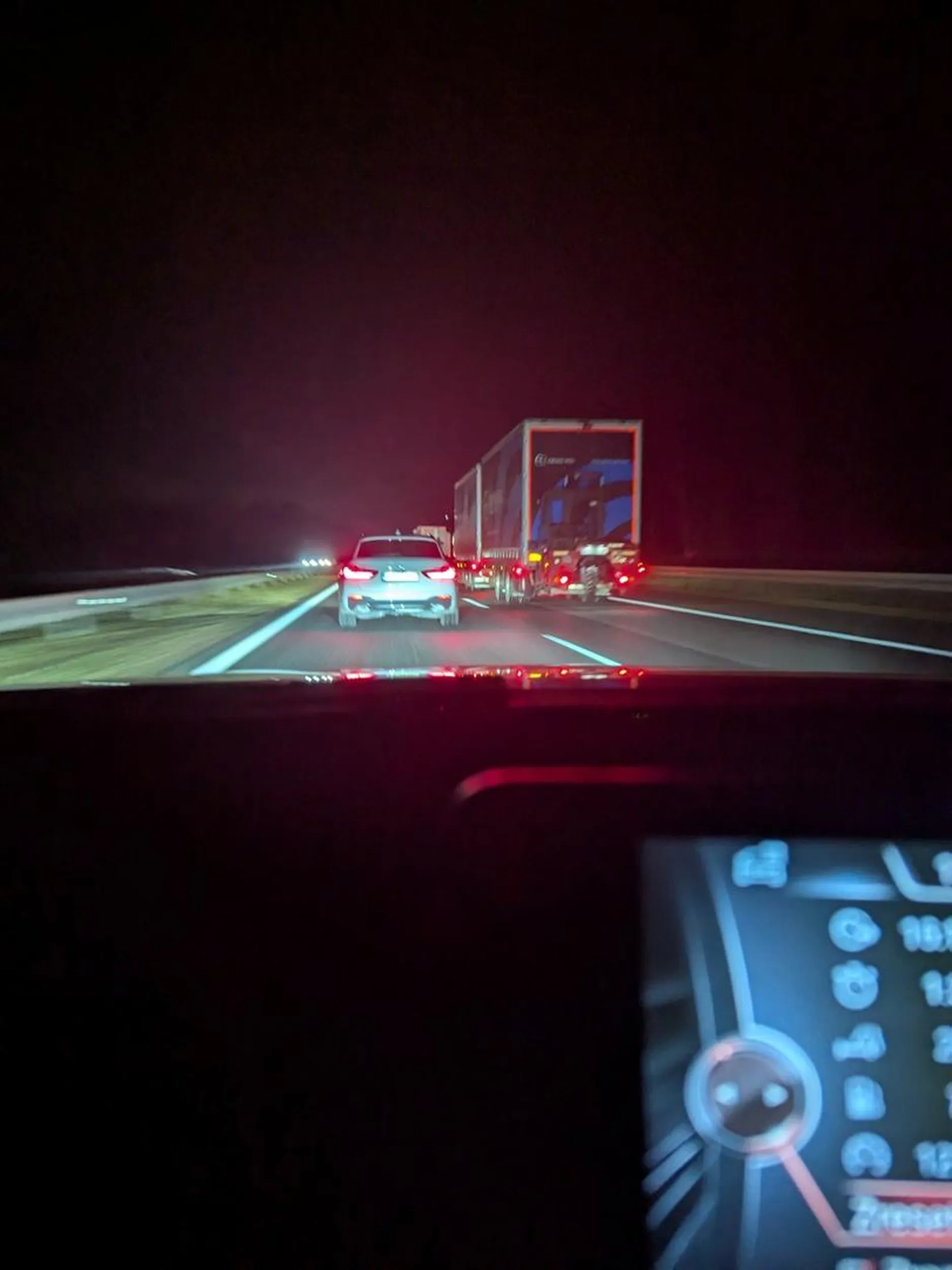 Niby szybko na autostradzie ale ma kompleks aby puścić szybszych przed siebie