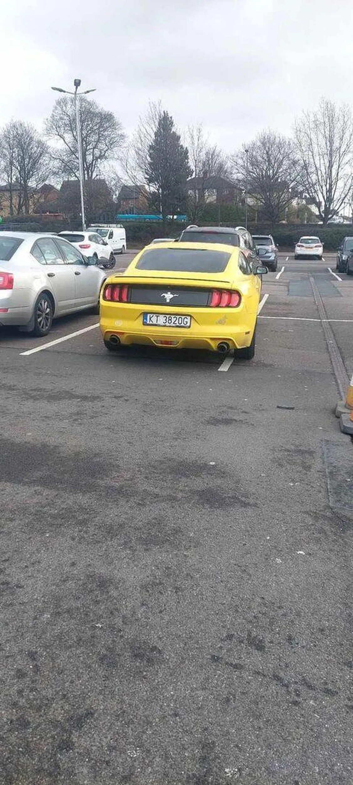 naucz sie parkować w linii a nie wstyd przynosisz na wyspach. Pozdro